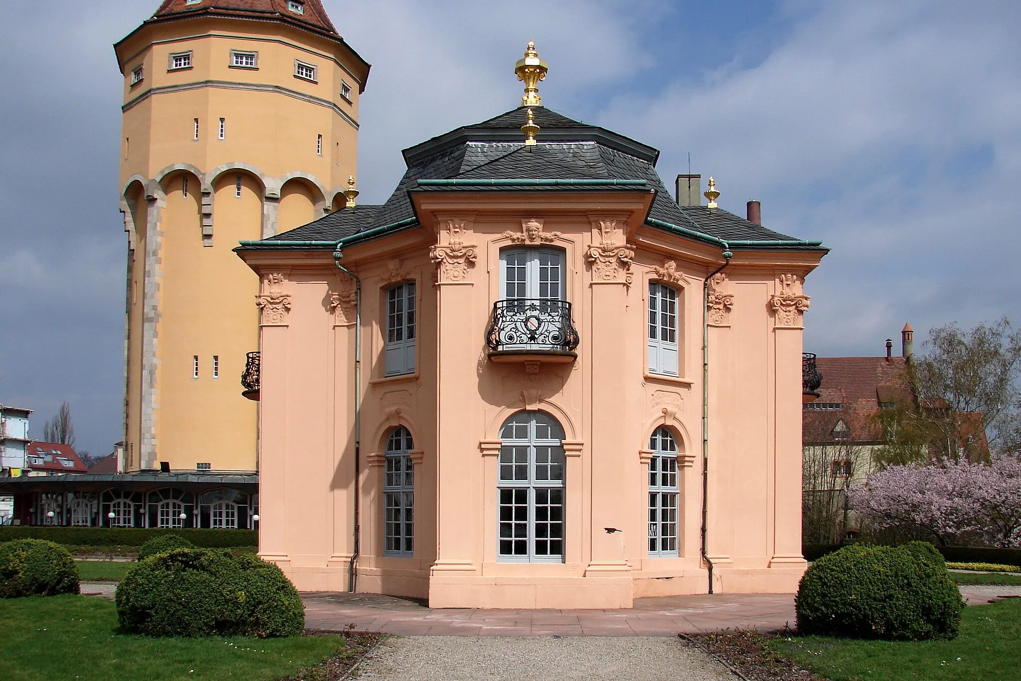 Photo showing: Die Pagodenburg ist ein Gartenschlösschen von Johann Michael Ludwig Rohrer aus dem Jahre 1722 in Rastatt.