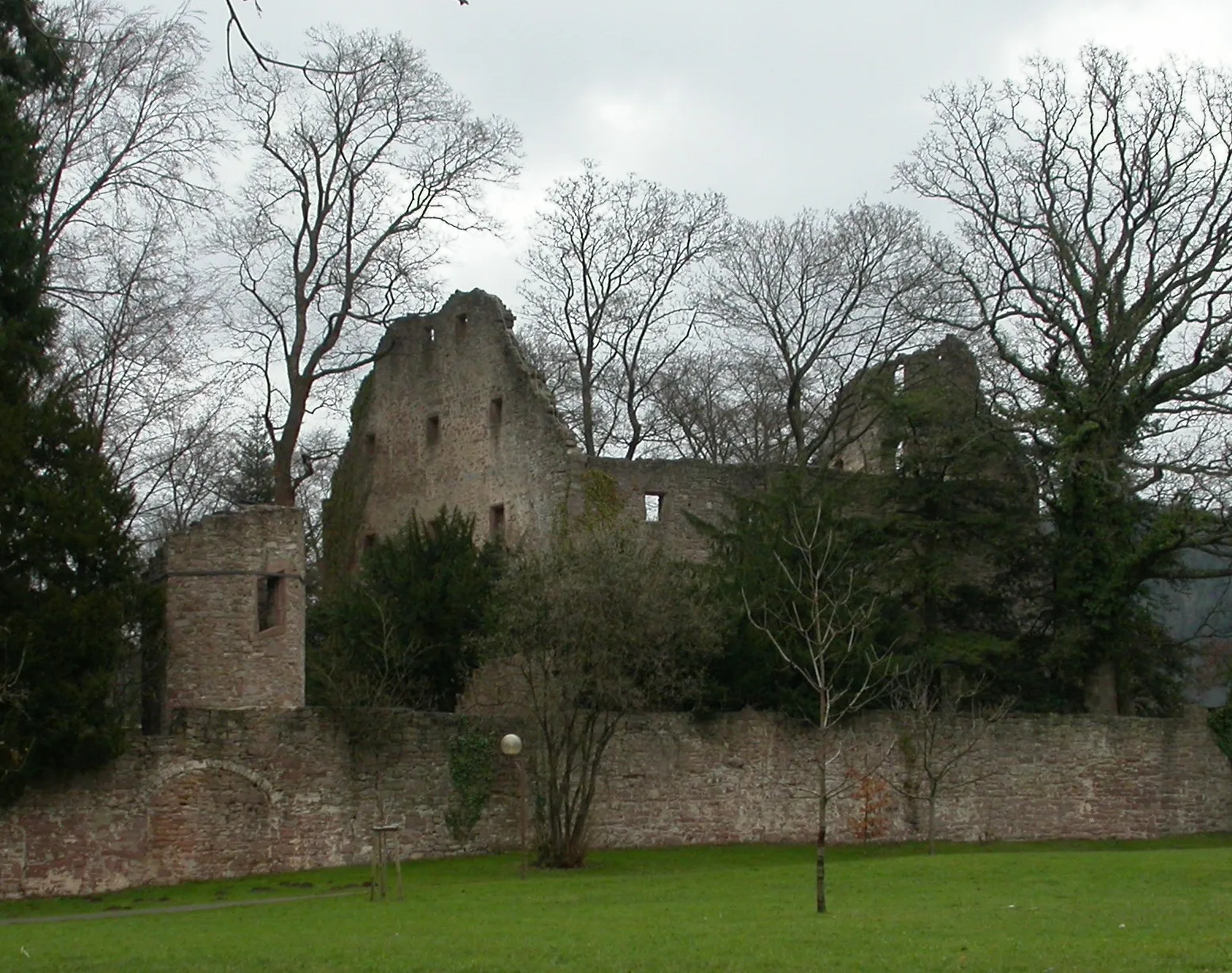 Photo showing: Ruin at the Castle of Neuenbürg