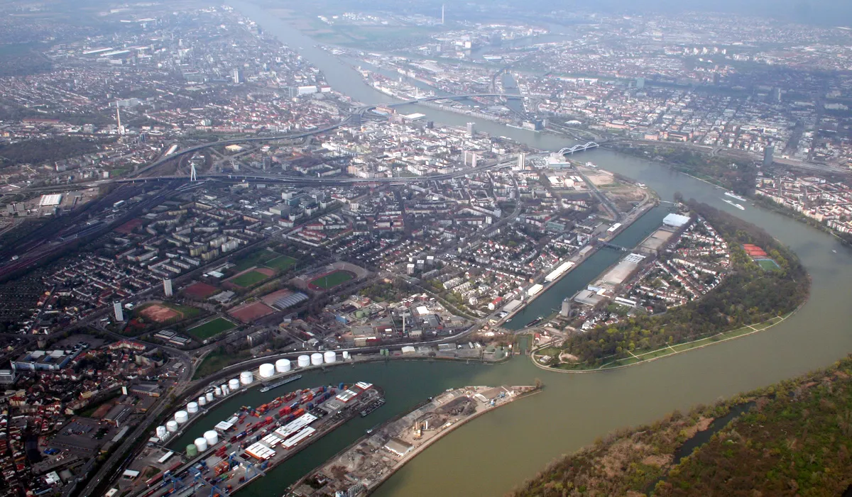 Photo showing: Blick auf Ludwigshafen am Rhein (Stadt) aus einem Segelflugzeug