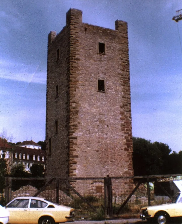 Photo showing: Burg Bruchsal, Bergfried (1983)