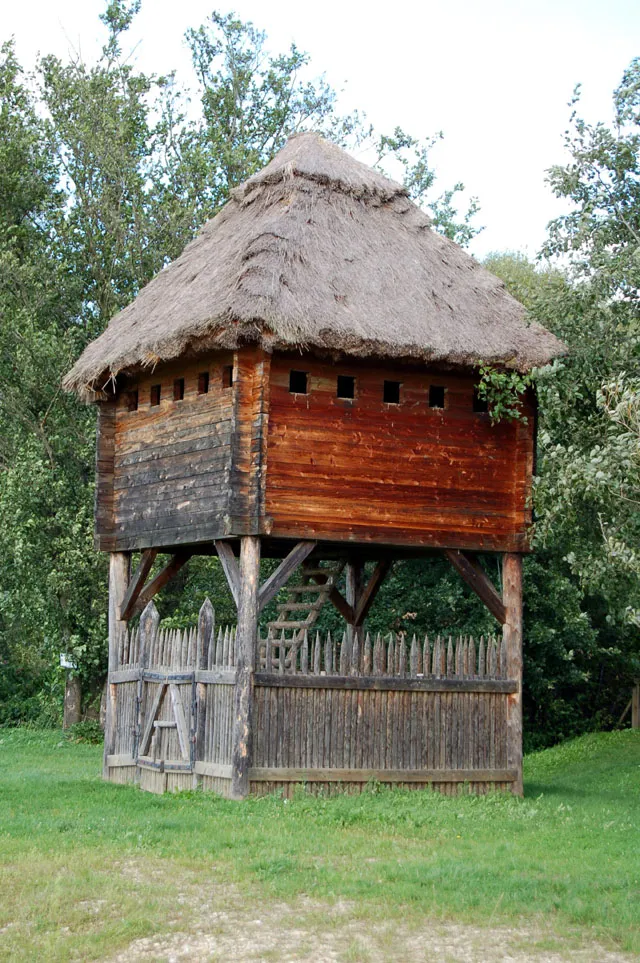 Photo showing: Tschartake (a watchtower, as used during the time of Turk siege of Vienna (17th, 18th century)), reconstructed in 1995, located near Burgau in Styria, Austria