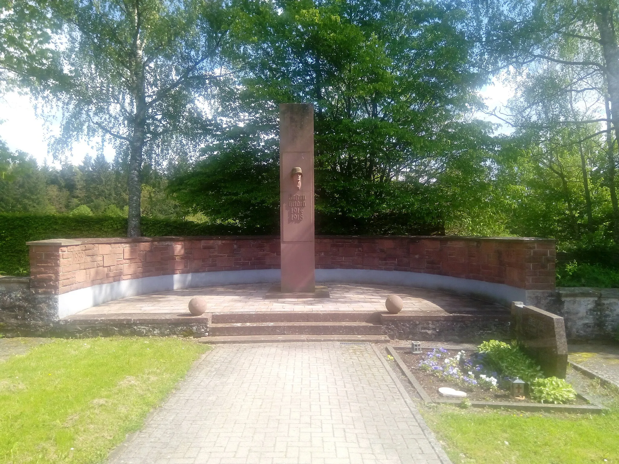 Photo showing: Kriegerdenkmal auf dem Bofsheimer Friedhof
