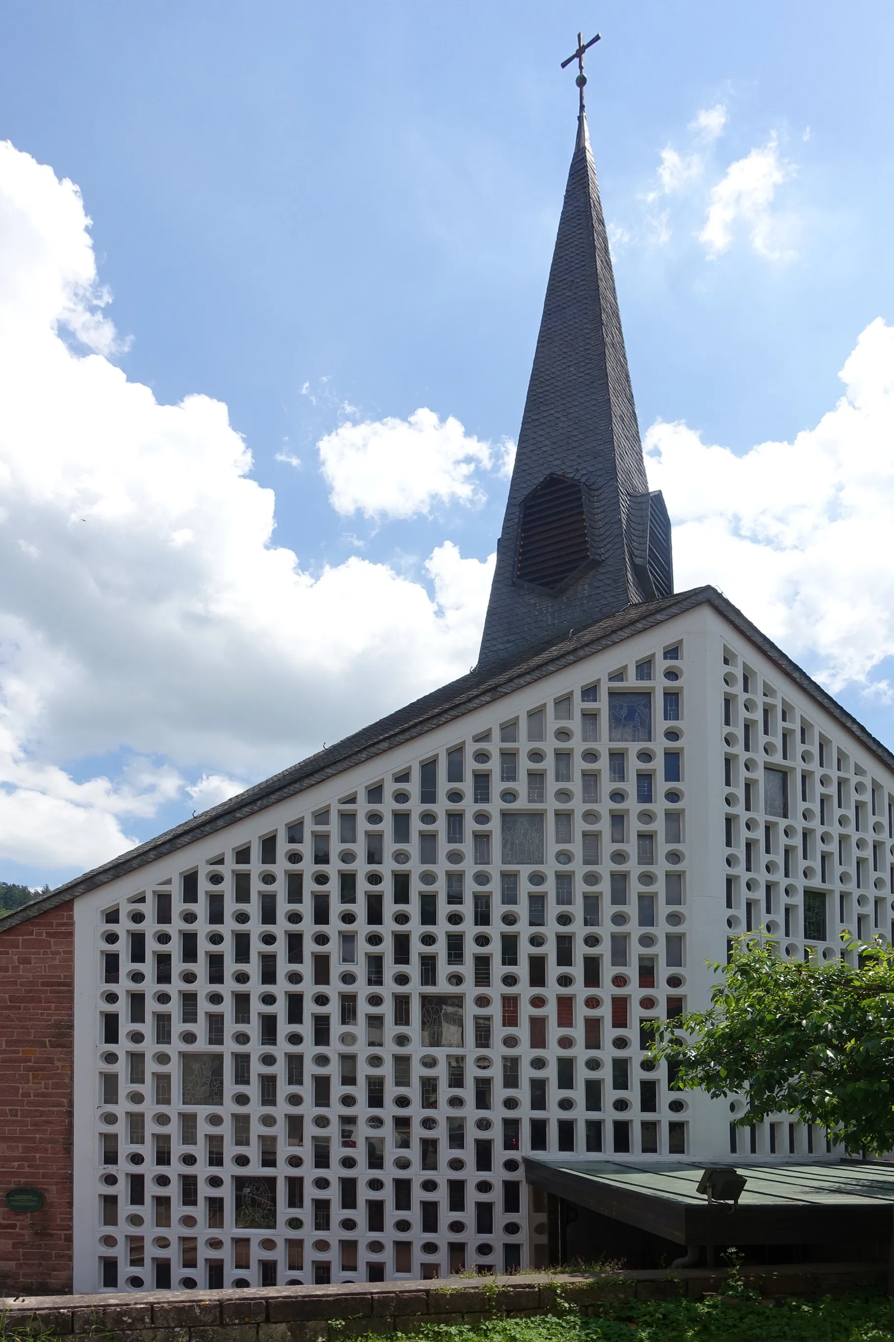 Photo showing: Blick auf die Kirche
