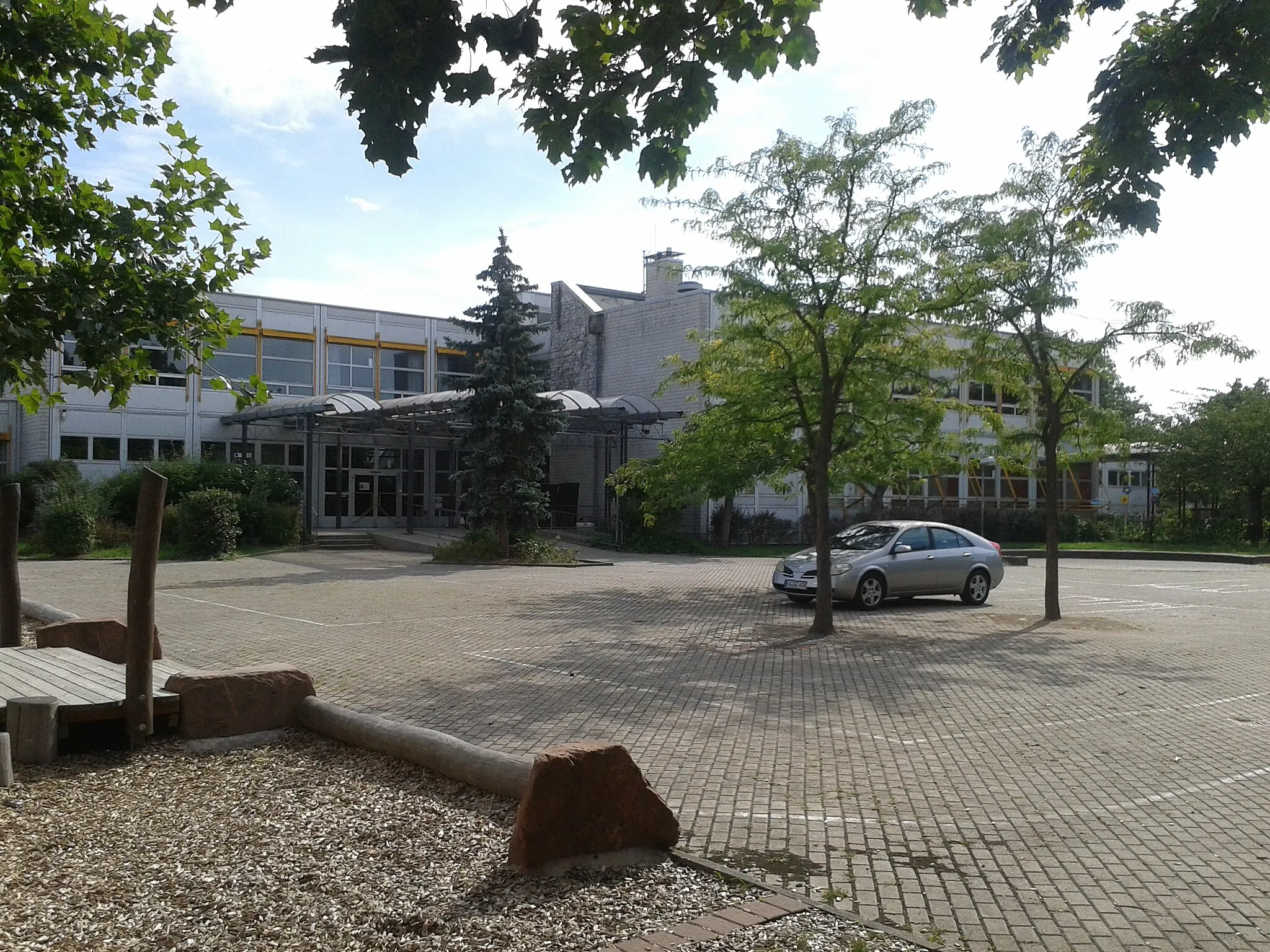 Photo showing: Friedrich-Magnus-Grund- und Hauptschule mit Werkrealschule in Stutensee-Friedrichtsal