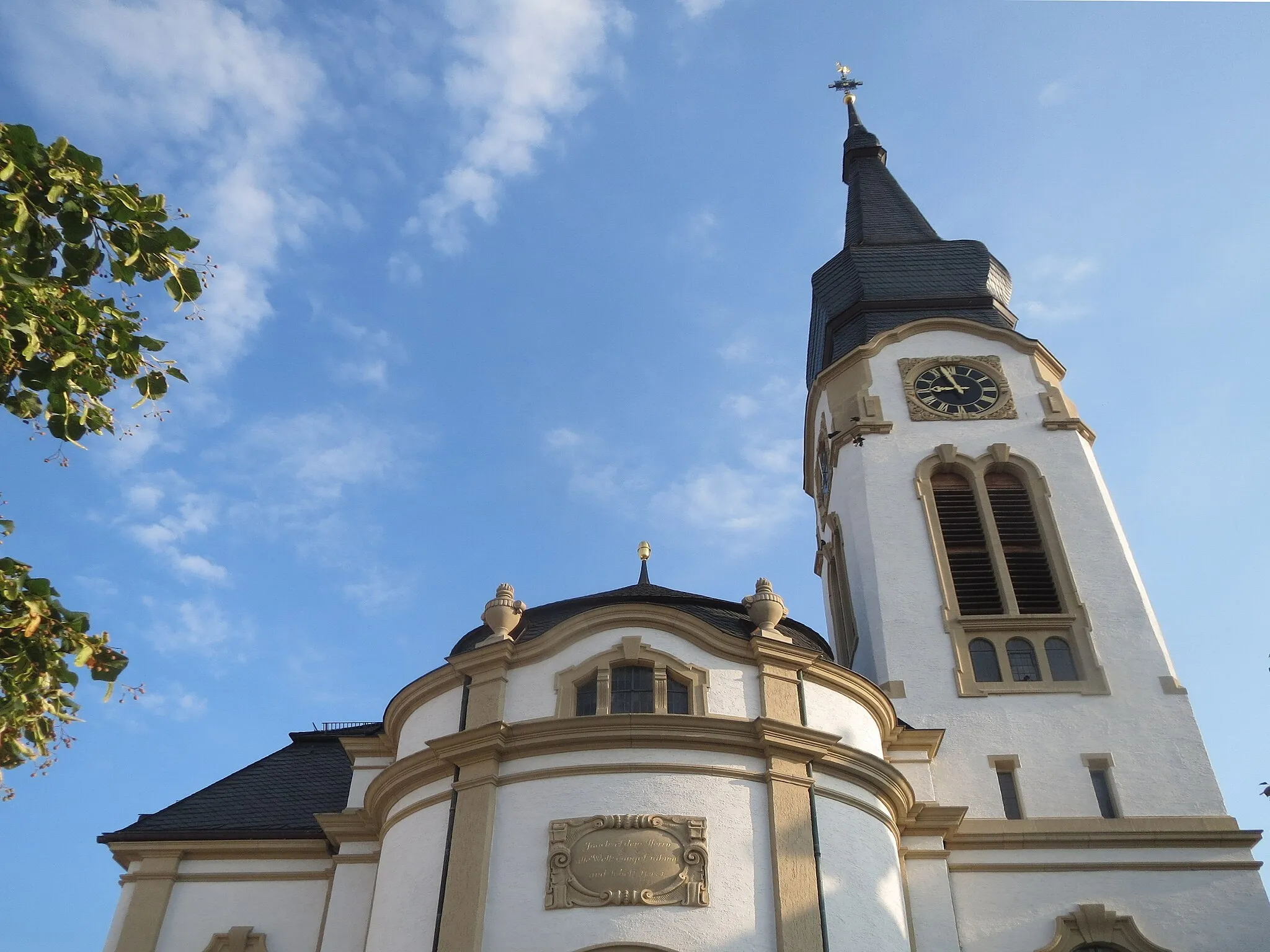 Photo showing: Evangelische Kirche in Neulußheim. Erbaut 1909 in einem Misch-Stil aus Neo-Barock und Jugendstil
