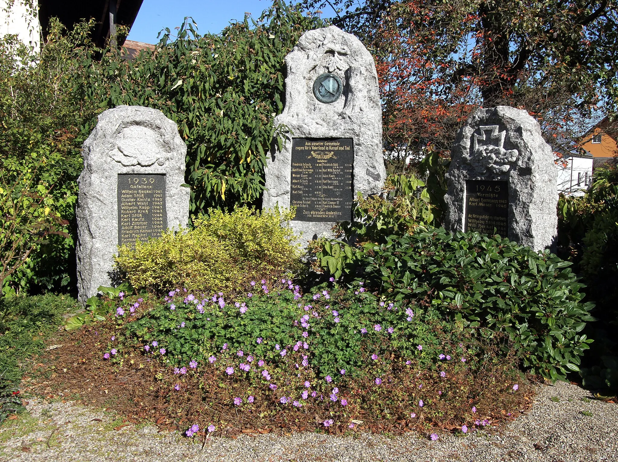 Photo showing: War memorial World Wars I and II in Lichtenau-Muckenschopf.