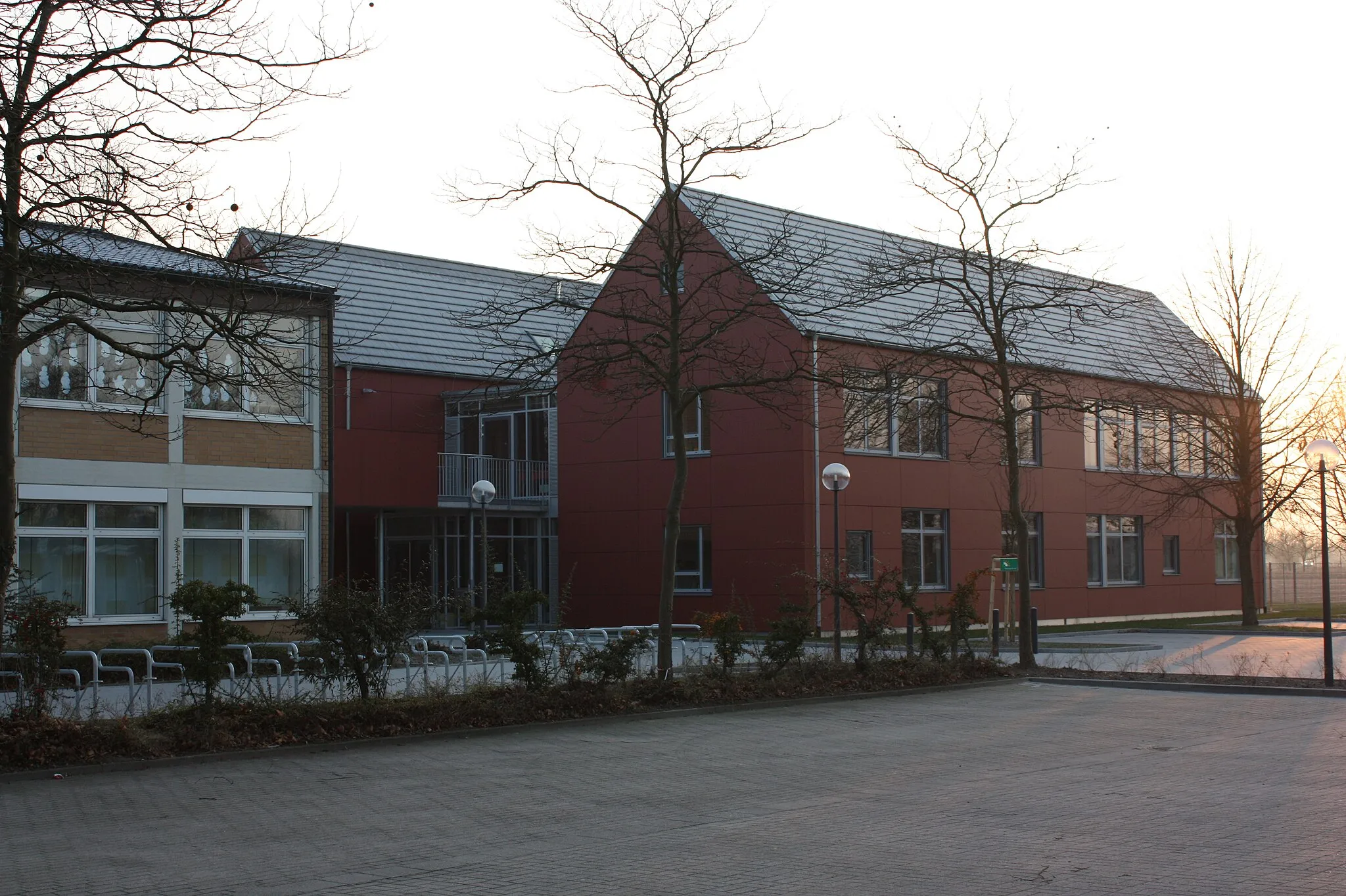 Photo showing: The new "Kinderschule Ottersdorf", a kindergarten in the German village Ottersdorf (Rastatt). Photographed on 30th December 2008.