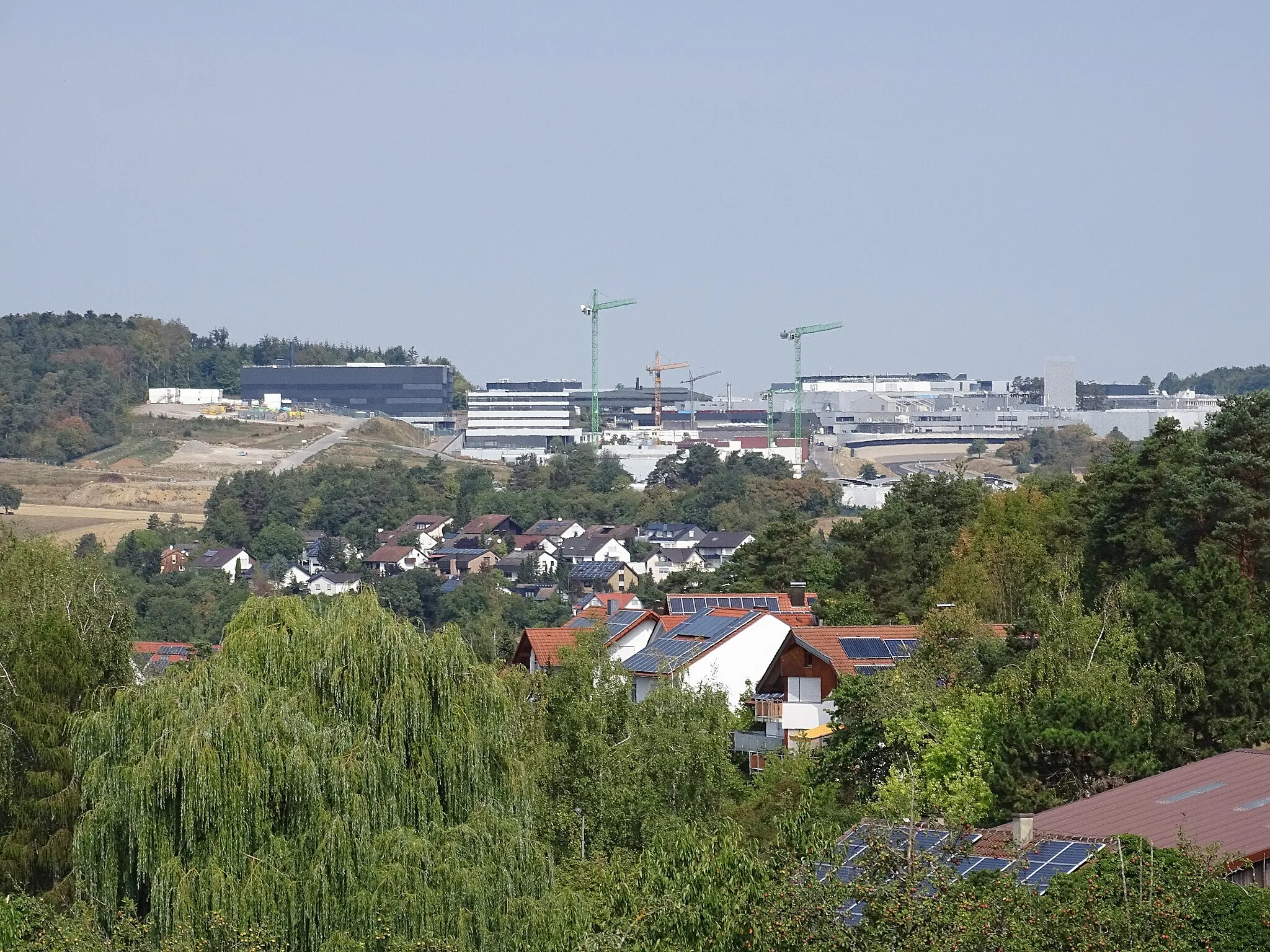 Photo showing: Ansicht von Flacht, Gemeinde Weissach. Blick auf das Porsche-Entwicklungszentrum Weissach