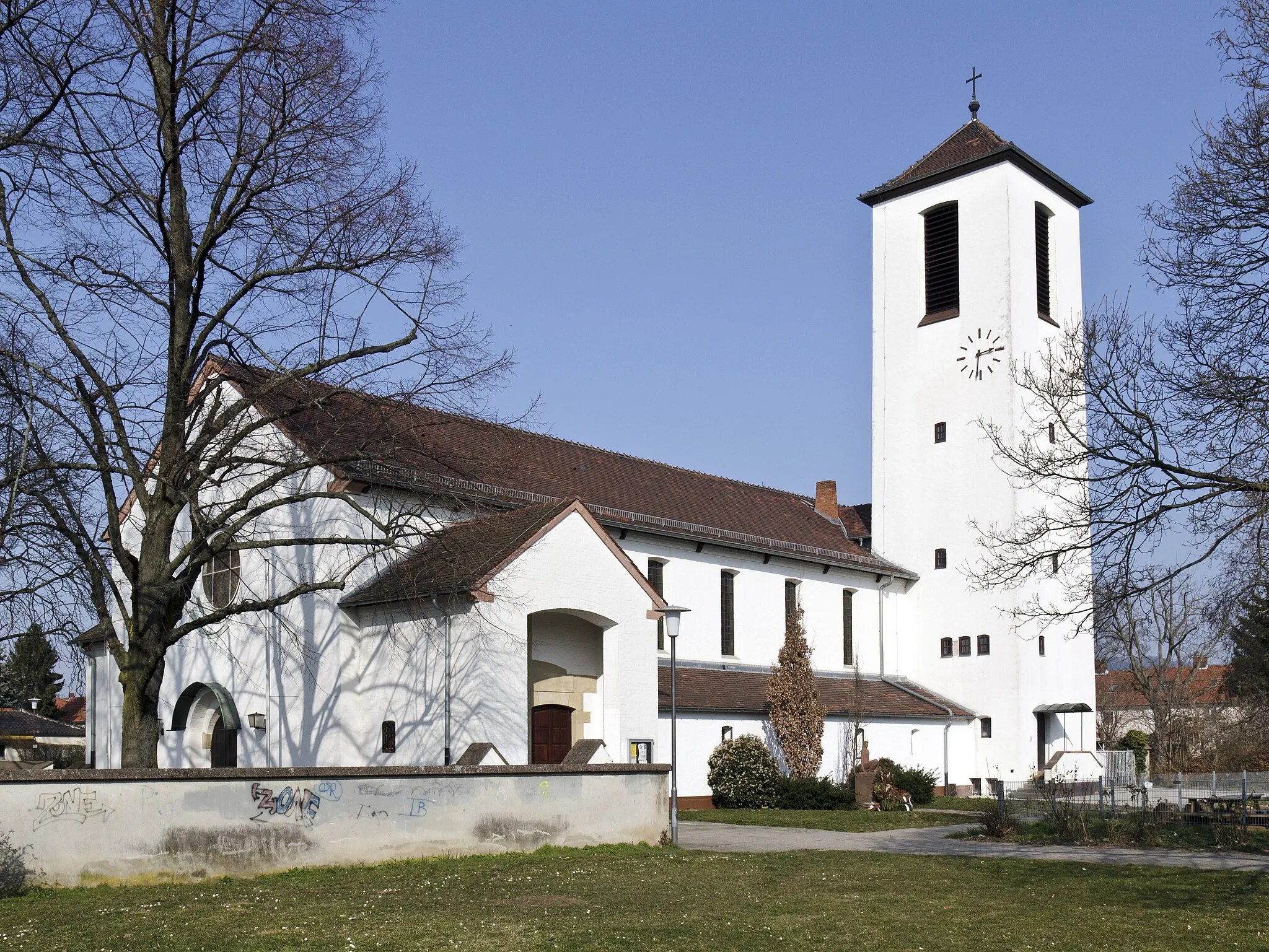 Photo showing: Heidelberg-Pfaffengrund, evangelische Emmaus-Kirche