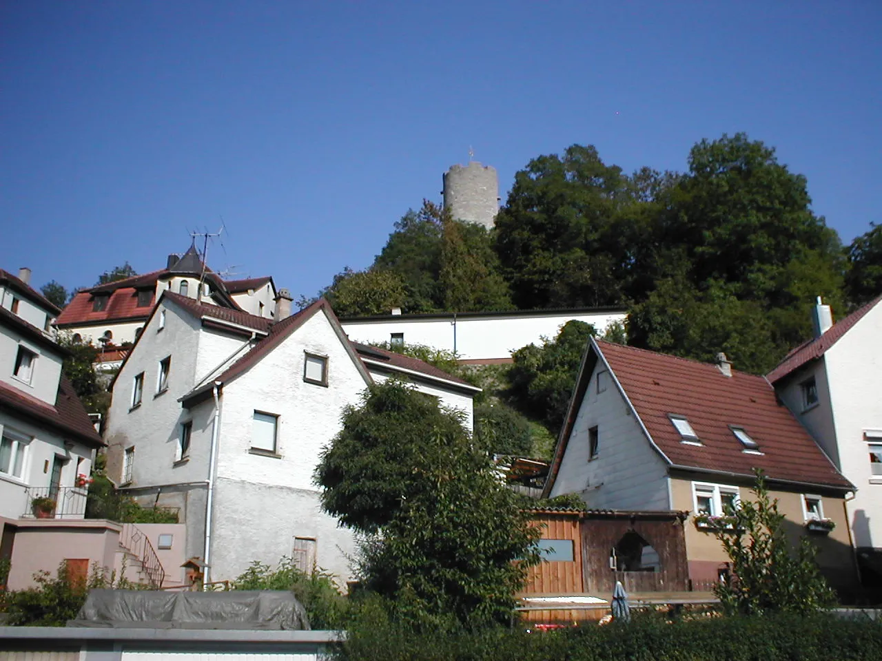 Photo showing: Bergfried der Ruine Heriboldisburg in Herbolzheim (Neudenau) im Jagsttal