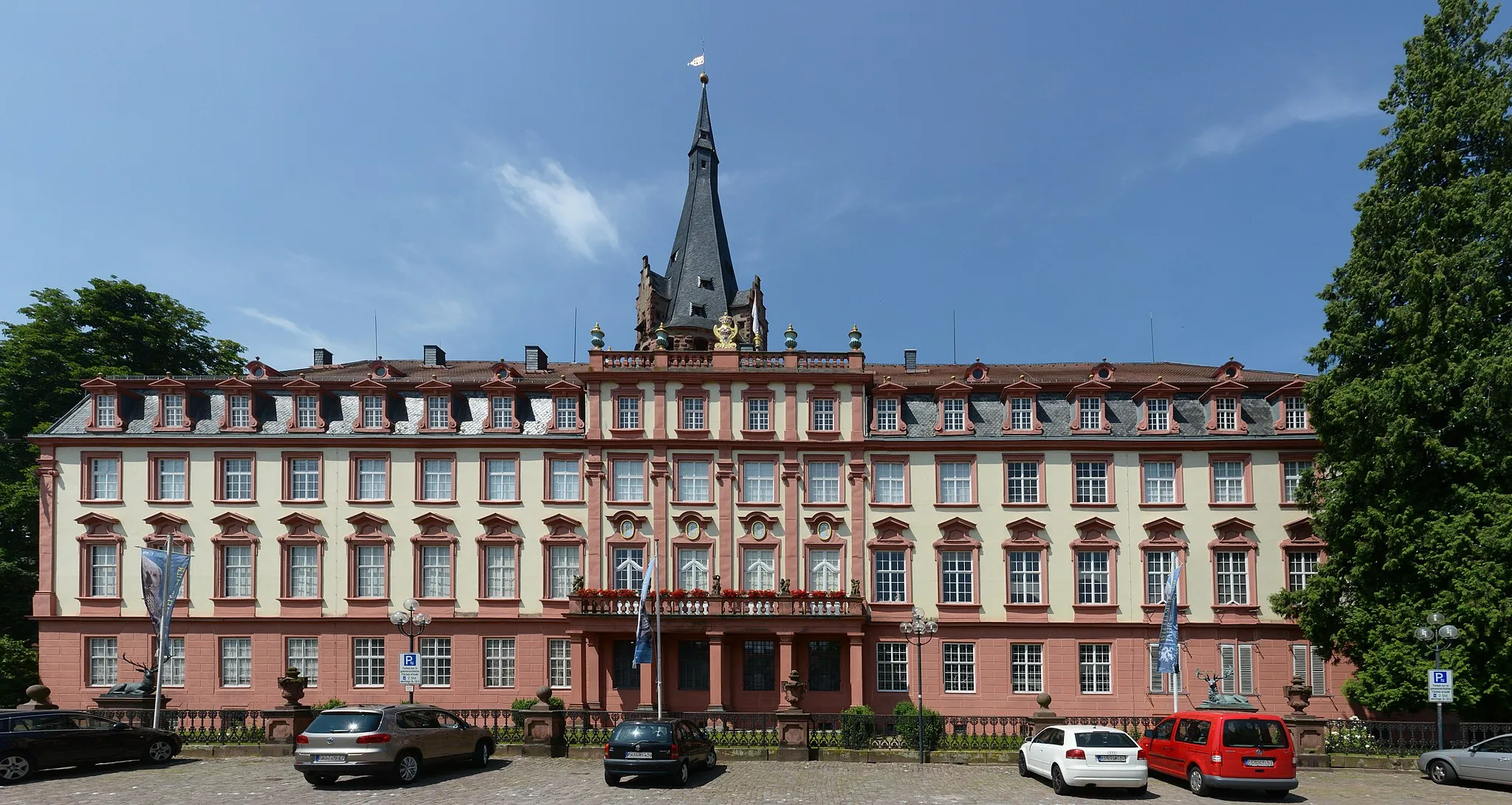 Photo showing: Castle of Erbach (odenwald), Germany, front at market place, 4 pictures stitched