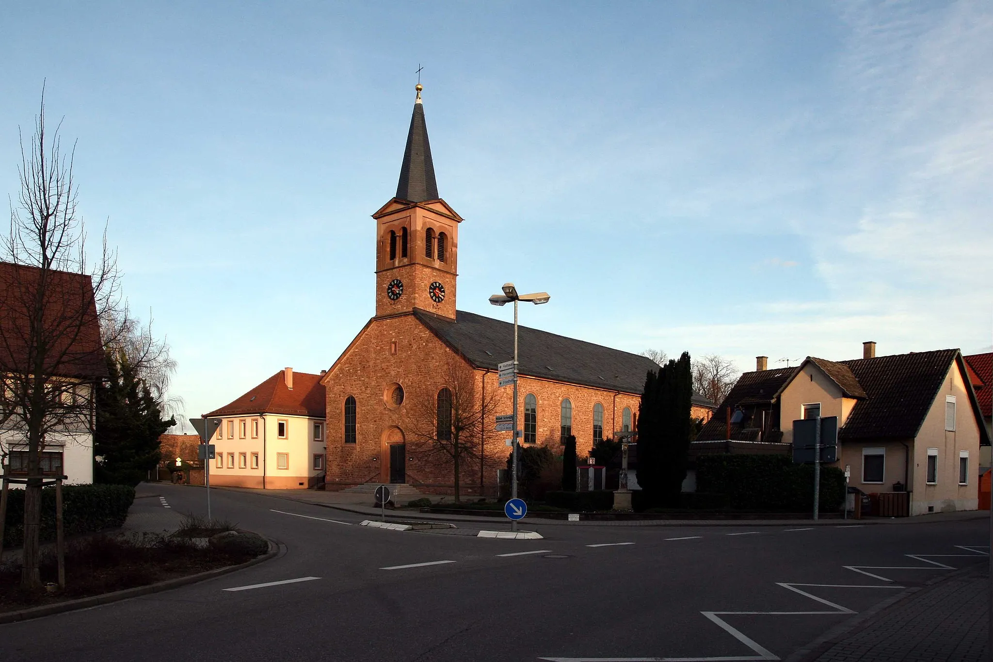 Photo showing: Die Kirche St. Andreas von Au am Rhein.