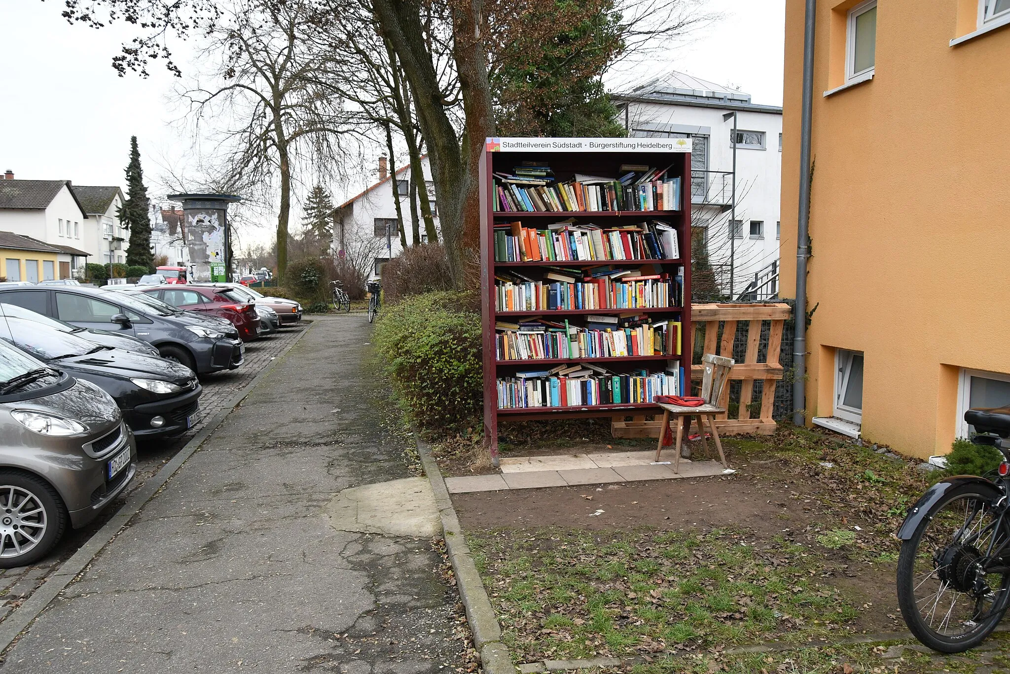 Photo showing: Public book case in Heidelberg Sudstadt, Turnerstrasse 36, in the vicinity of the Effata store