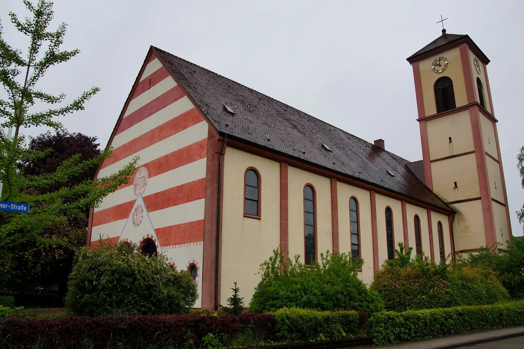 Photo showing: Die katholische Pfarrkirche St. Ursula in Neuburgweier