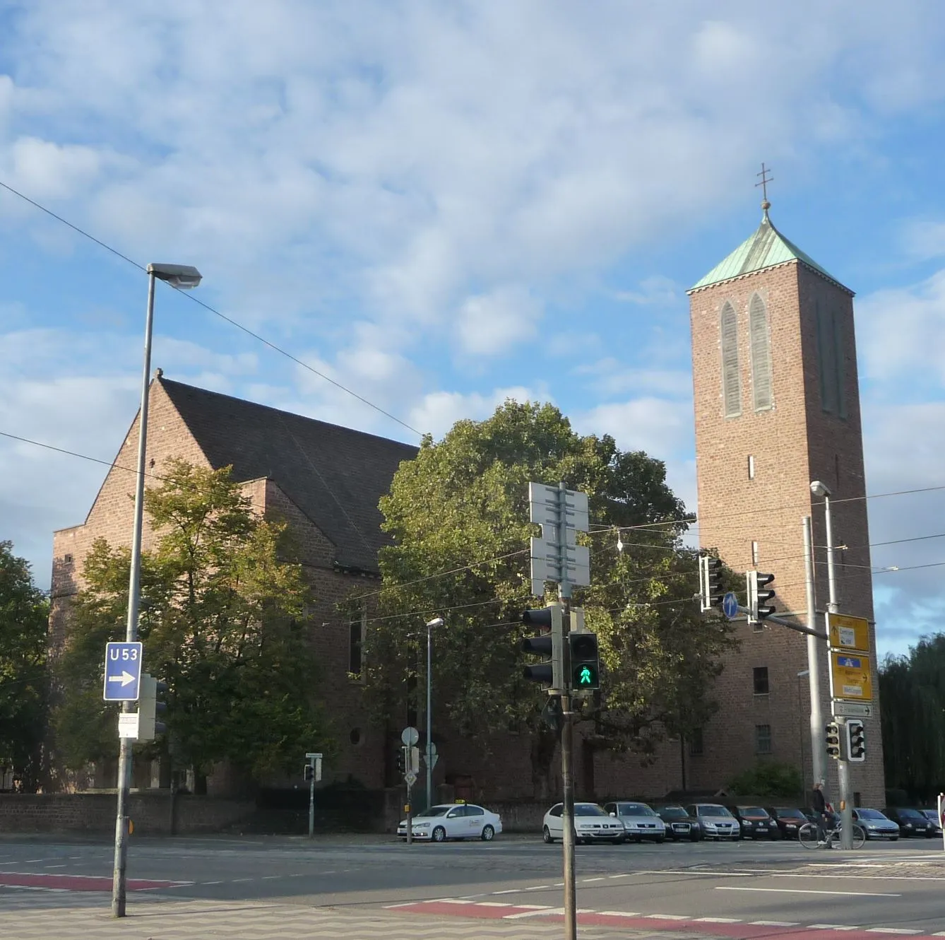 Photo showing: St. Albert ist die katholische Pfarrkirche des Stadtteils Bergheim.