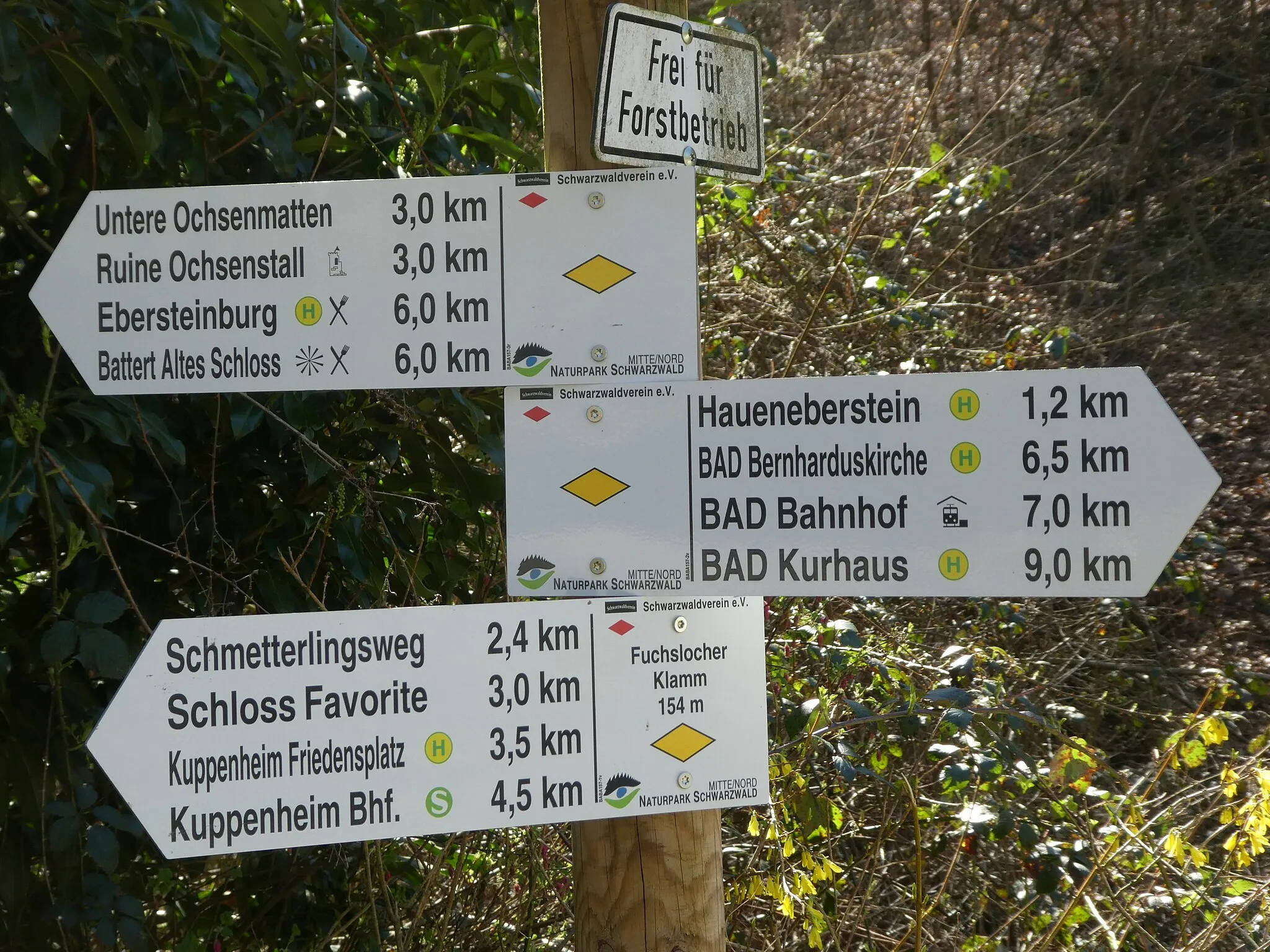 Photo showing: Wegweiser „Fuchslocher Klamm“ des Schwarzwaldvereins