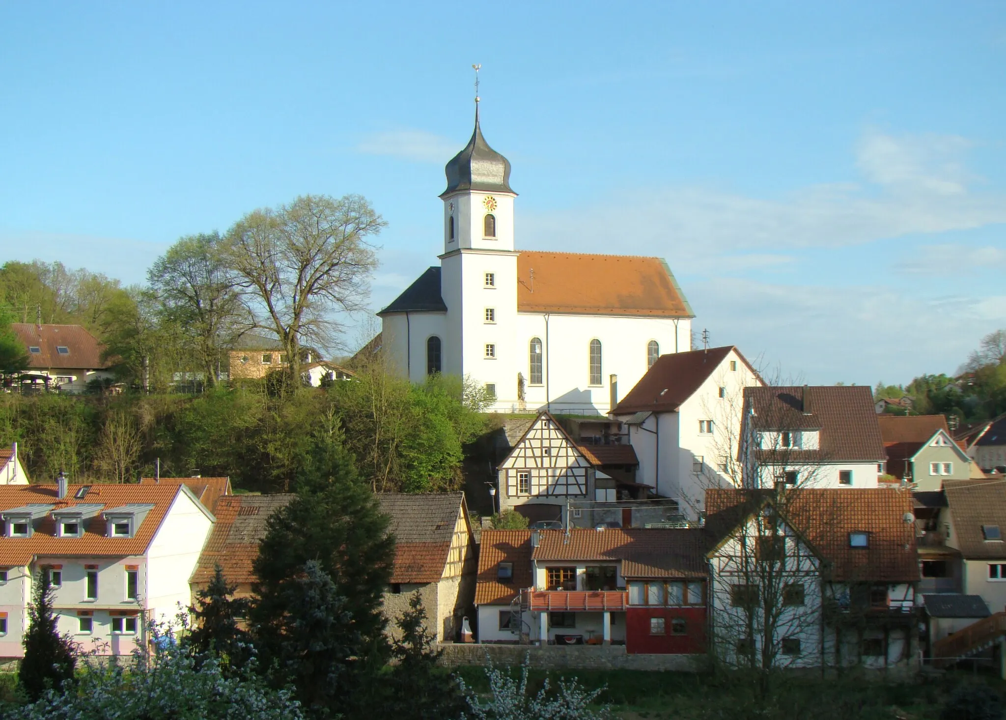 Photo showing: Blick zur Kirche von Billigheim-Allfeld