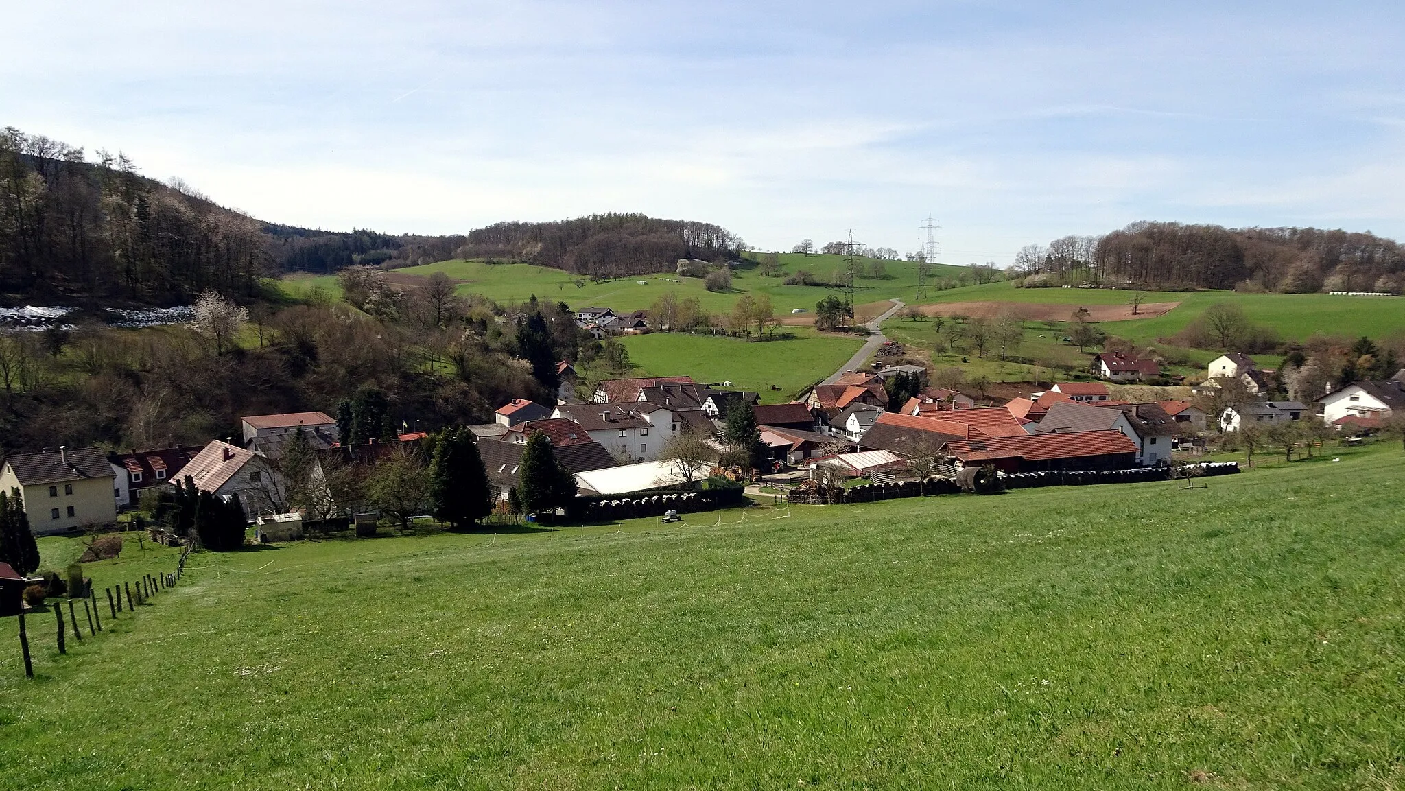 Photo showing: Reichelsheim Ober-Kainsbach, upper part of the village, view from the east (Germany, Hesse, Odenwaldkreis)
