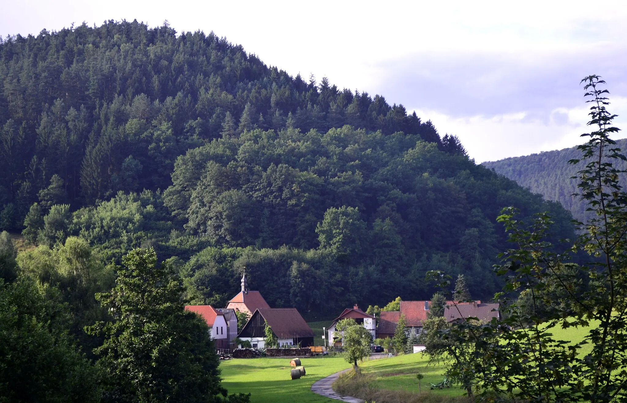 Photo showing: Ortsteil Schöllenbach der Gemeinde Hesseneck von Süden