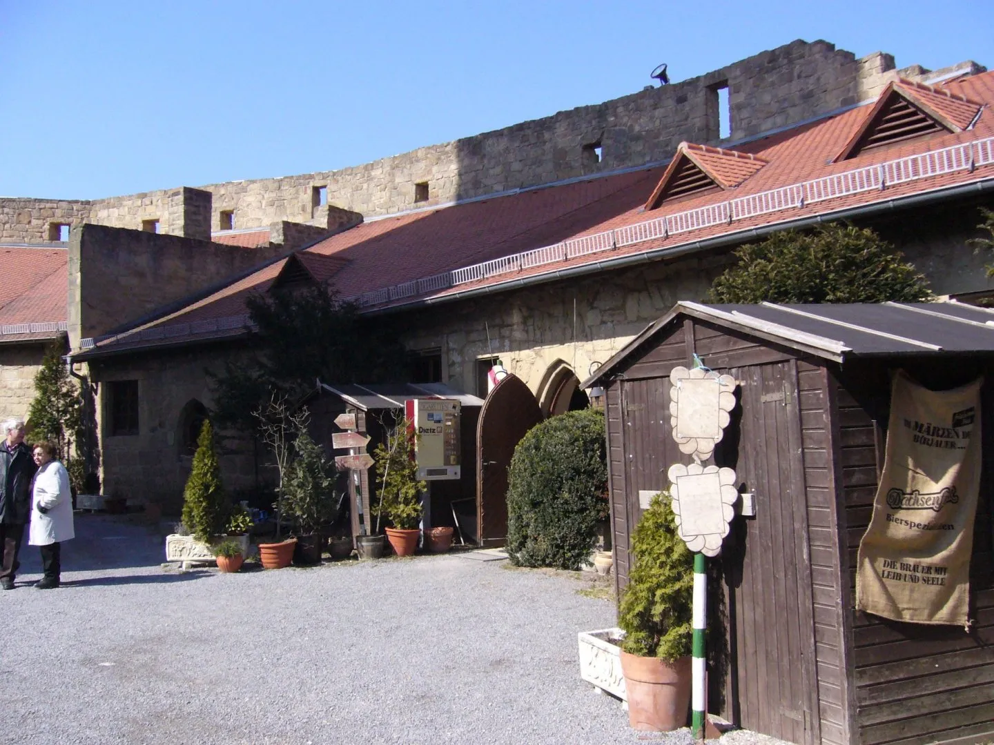 Photo showing: Hof der Burg Steinsberg bei Sinsheim