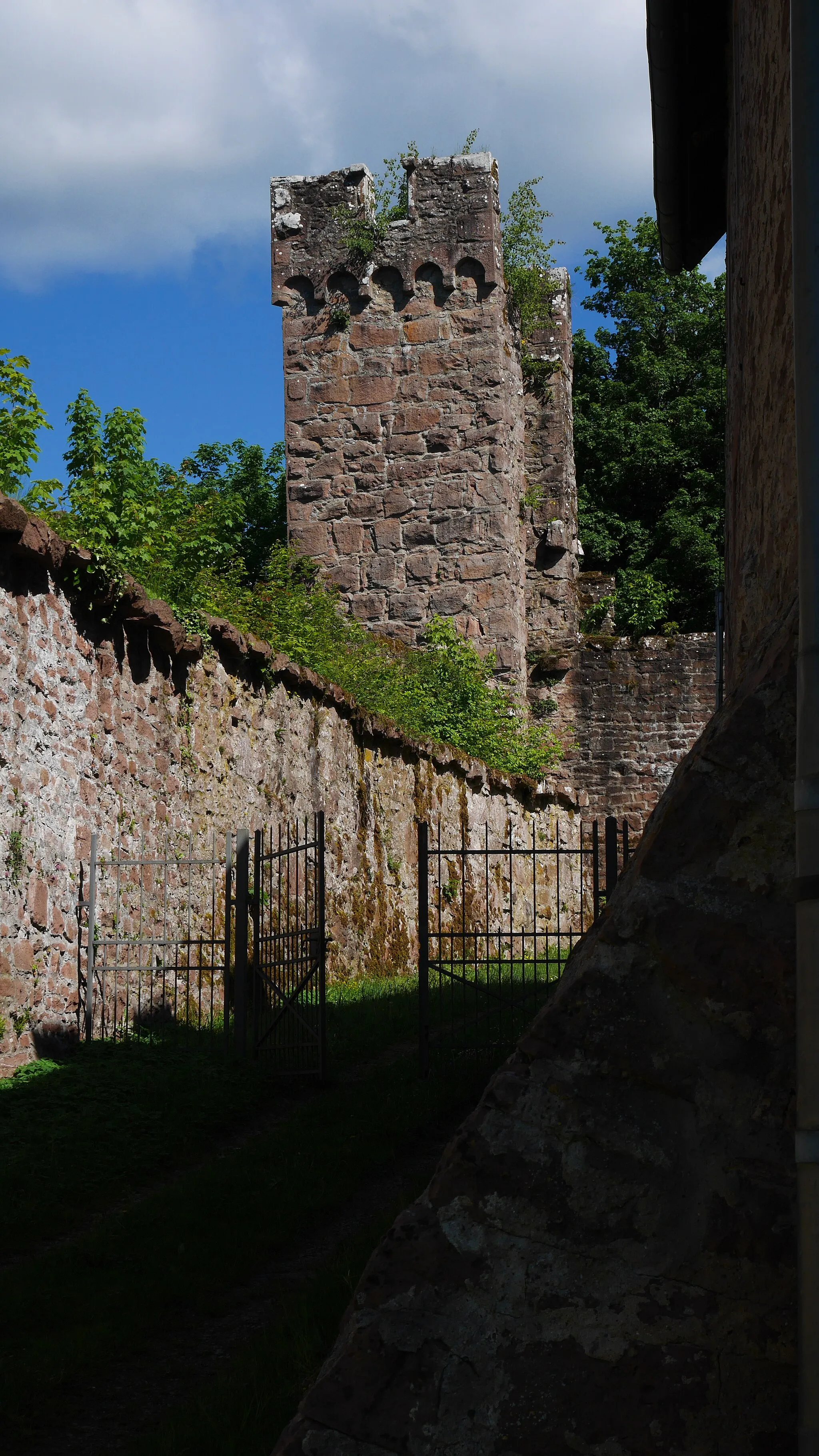 Photo showing: Burg Hirschhorn Wehrturm Befestigung