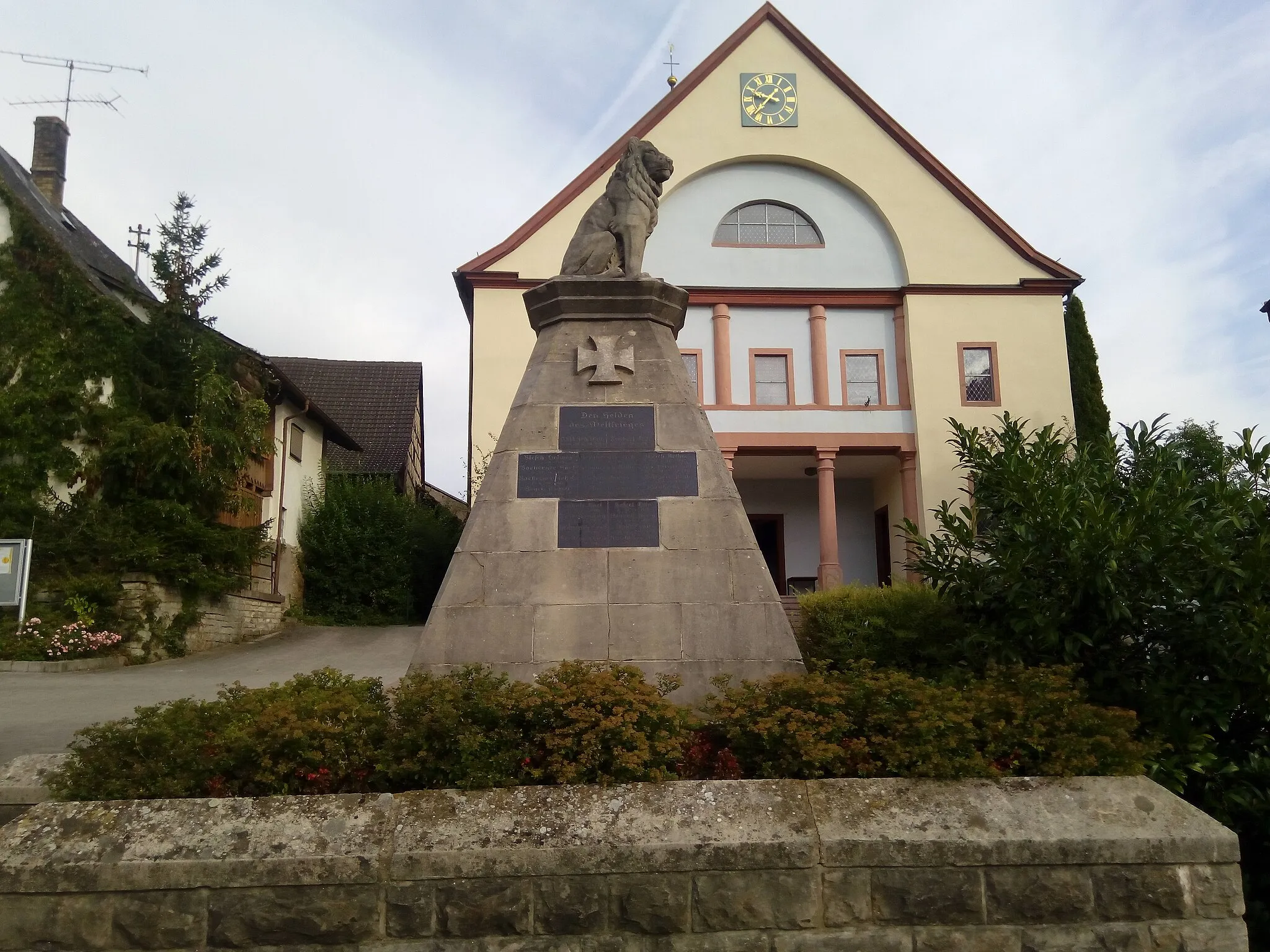 Photo showing: Kriegerdenkmal in Uiffingen bei Boxberg, für die Gefallenen und Vermissten des Ersten Weltkriegs.