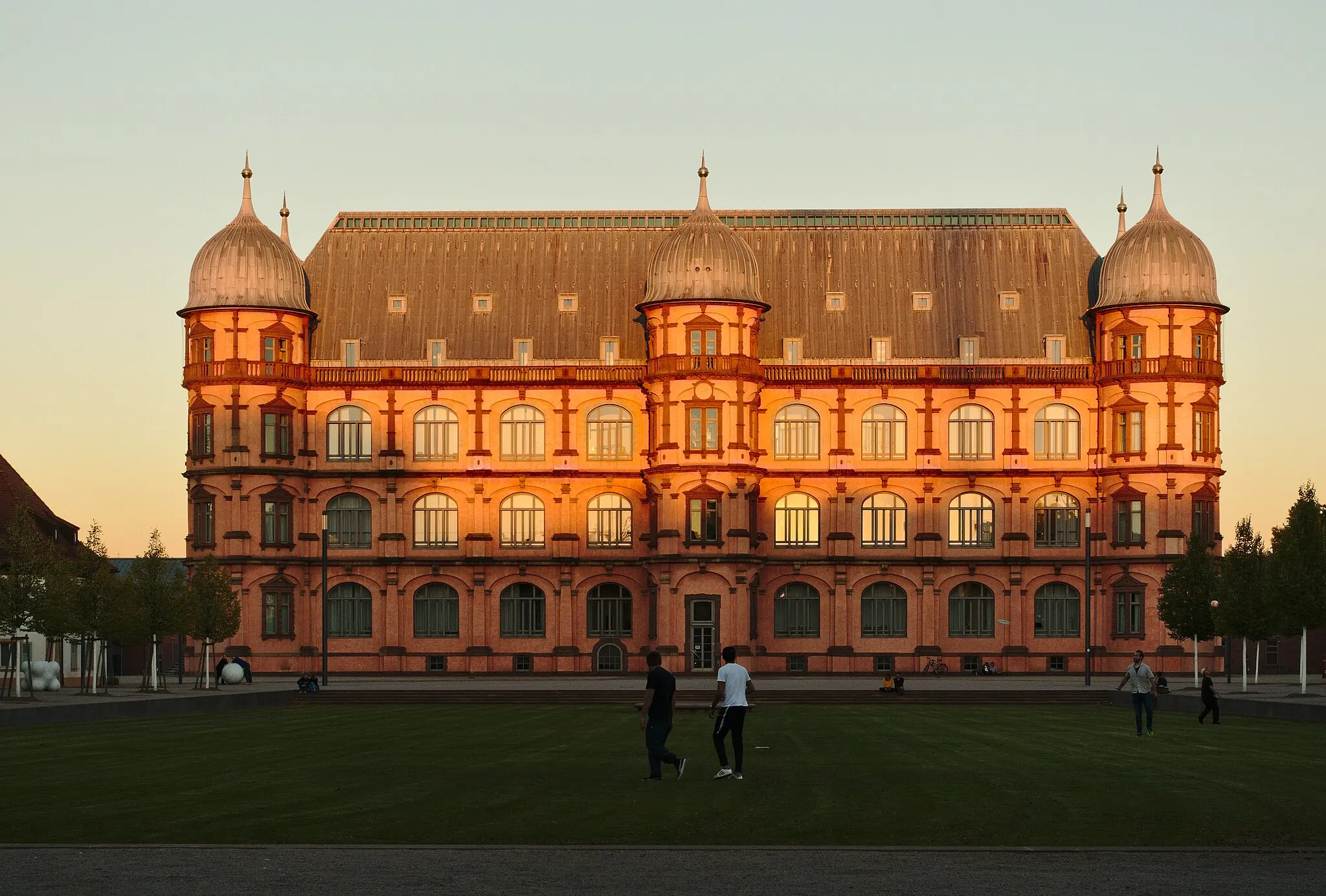 Photo showing: Schloss Gottesaue, jetzt Staatliche Hochschule für Musik, in Karlsruhe, Deutschland