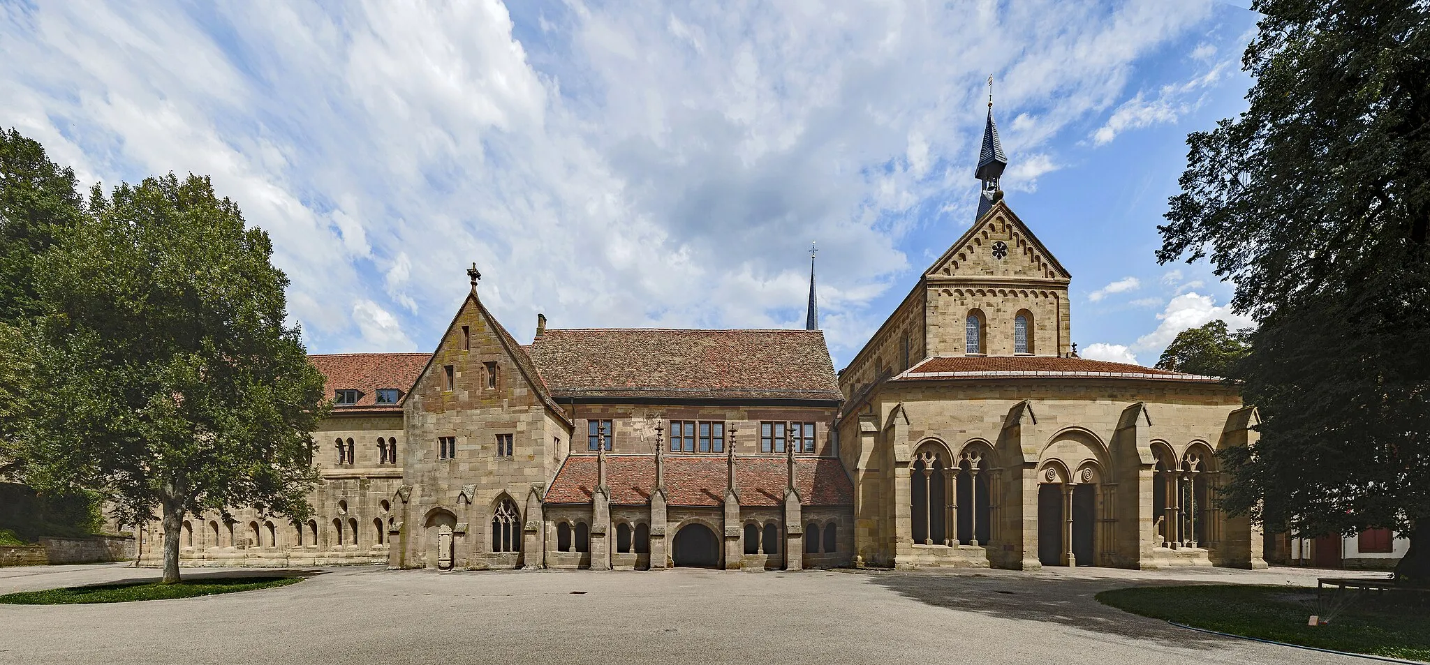 Photo showing: Courtyard facade of the Maulbronn Monastery, Maulbronn, Germany