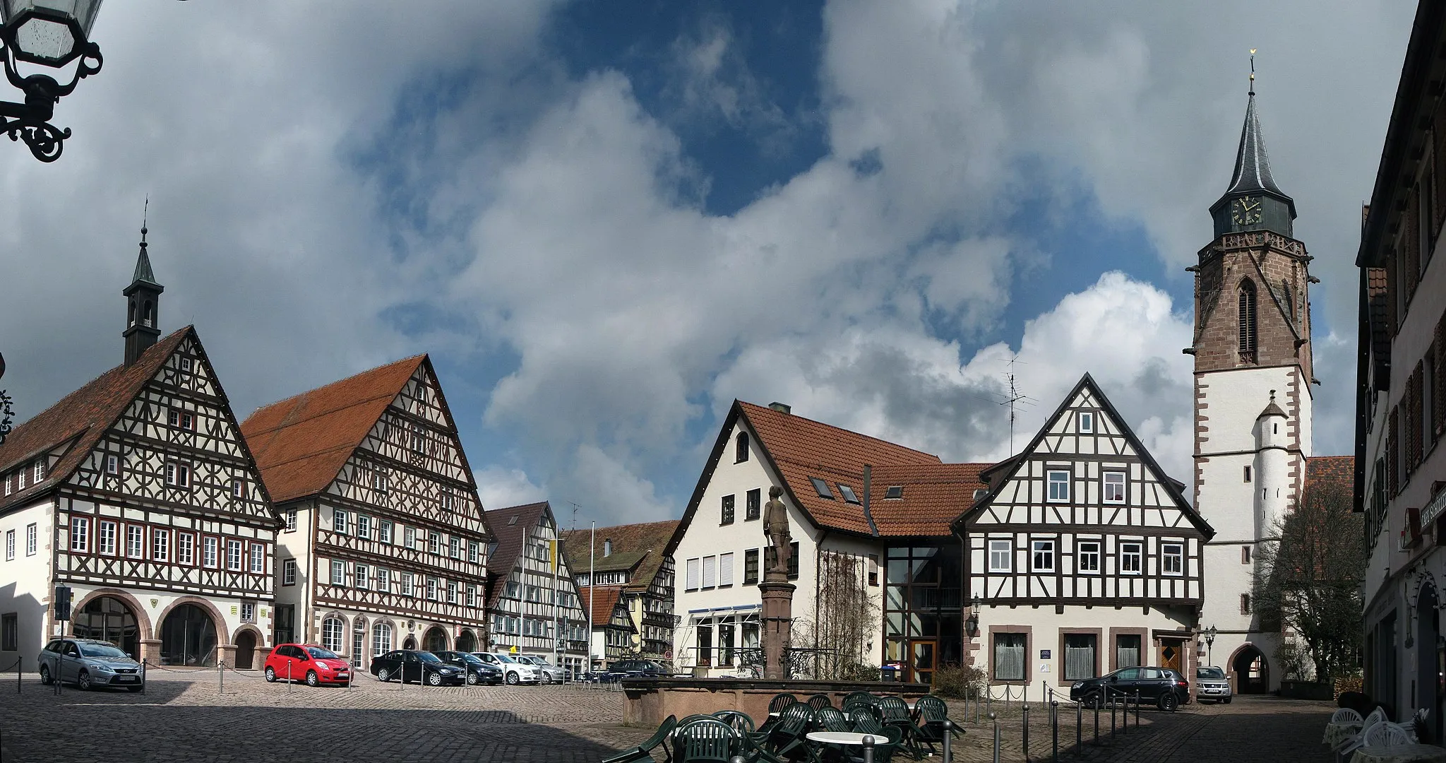 Photo showing: Market square and half-timbered buildings in Dornstetten , Baden-Württemberg, Germany. In foreground market place fountain; background town-hall, guest-house oxen, old schoolhouse, old vicarage and Martin church.
