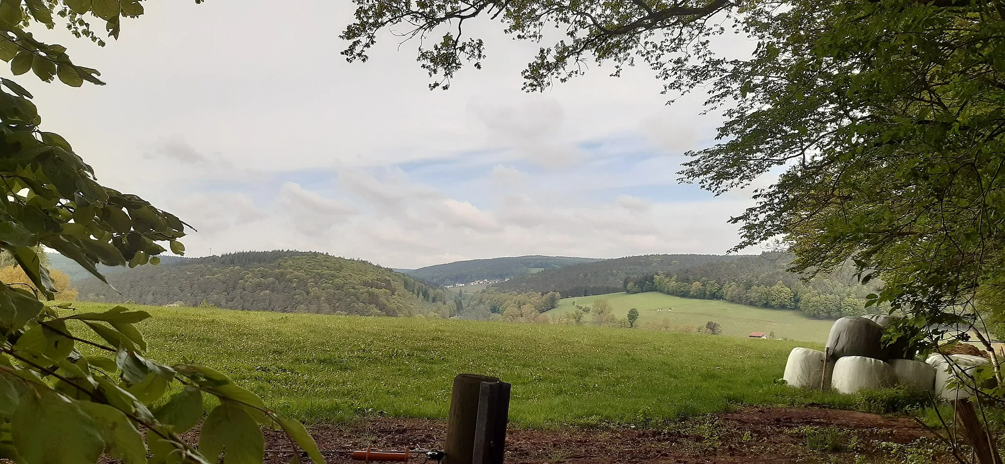 Photo showing: Drachenweg Rundwanderung. Blick auf Hiltersklingen (2/3)