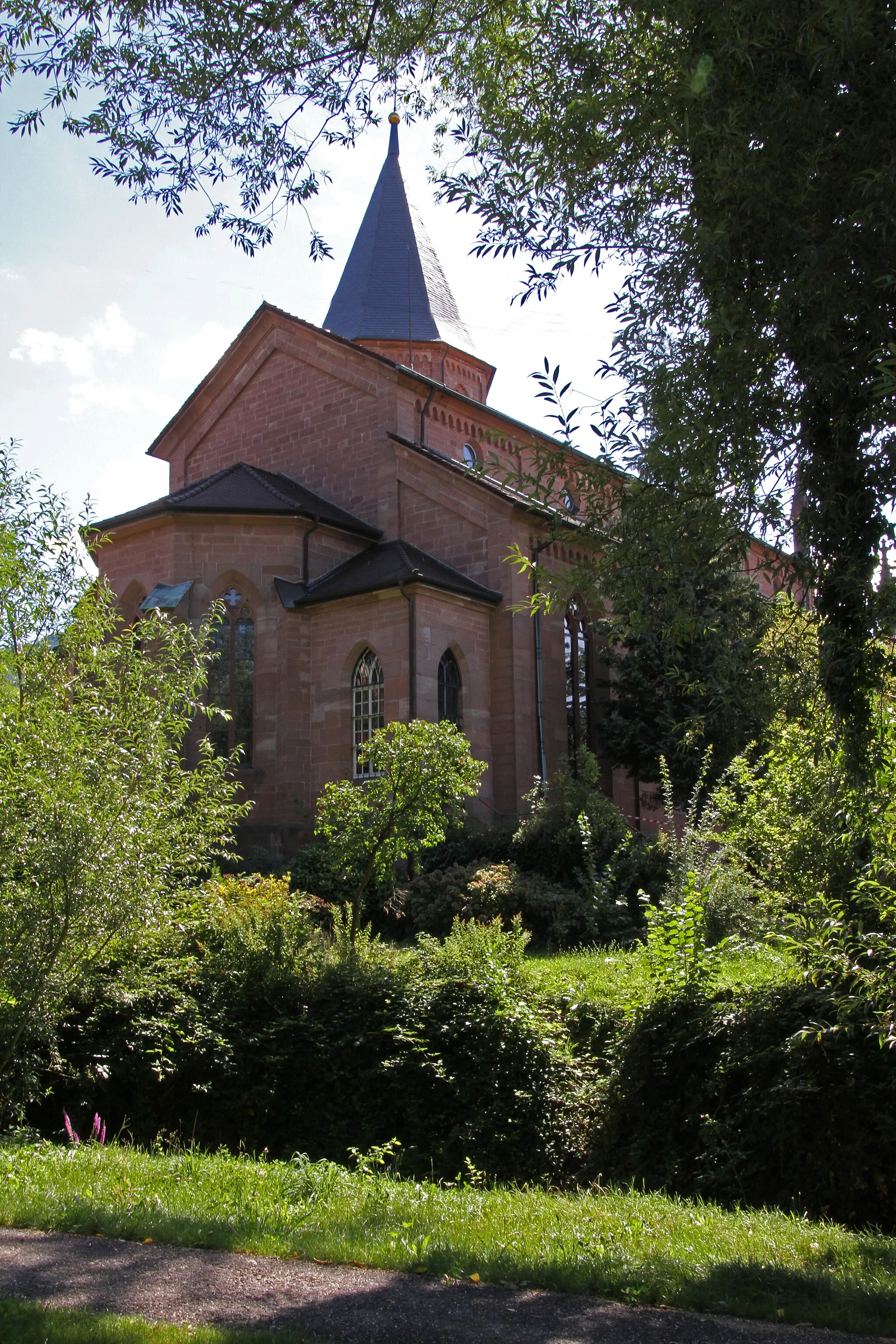 Photo showing: Loffenau, Heilig-Kreuz-Kirche; Ansicht von Nordwesten.