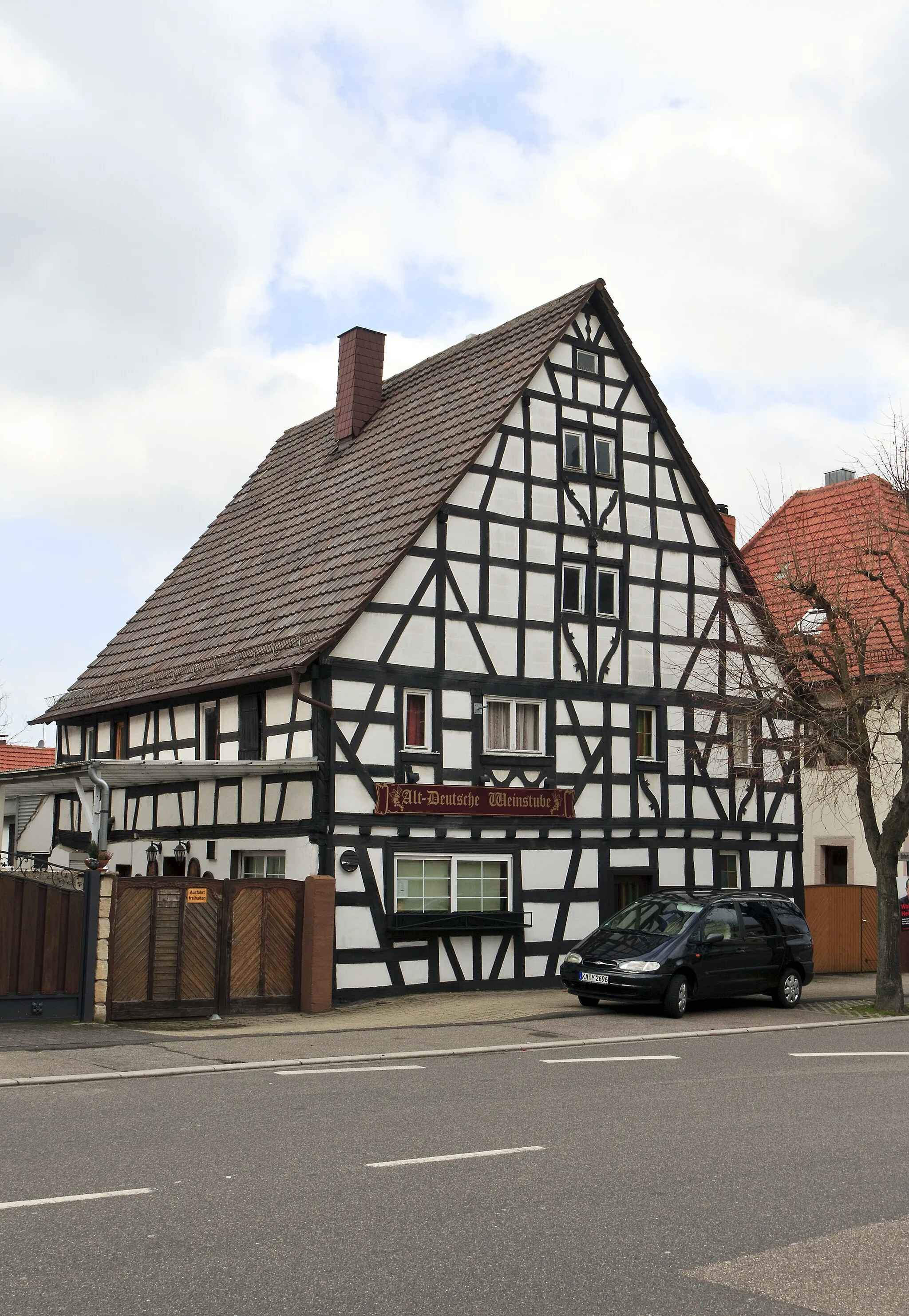 Photo showing: Waghäusel, Stadtteil Kirrlach, Altdeutsche Weinstube mit Schanklizenz seit dem 15. Juli 1700