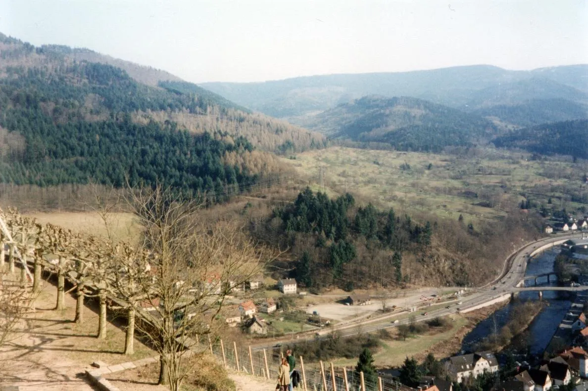 Photo showing: View from Eberstein Castle into the Murg valley, Gernsbach, Germany