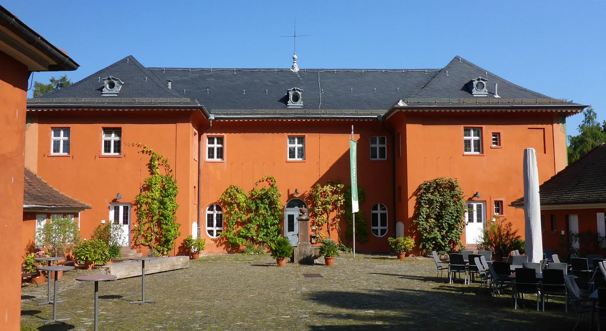 Photo showing: Der Hof vom Fasanengarten-Schlösschen in Karlsruhe