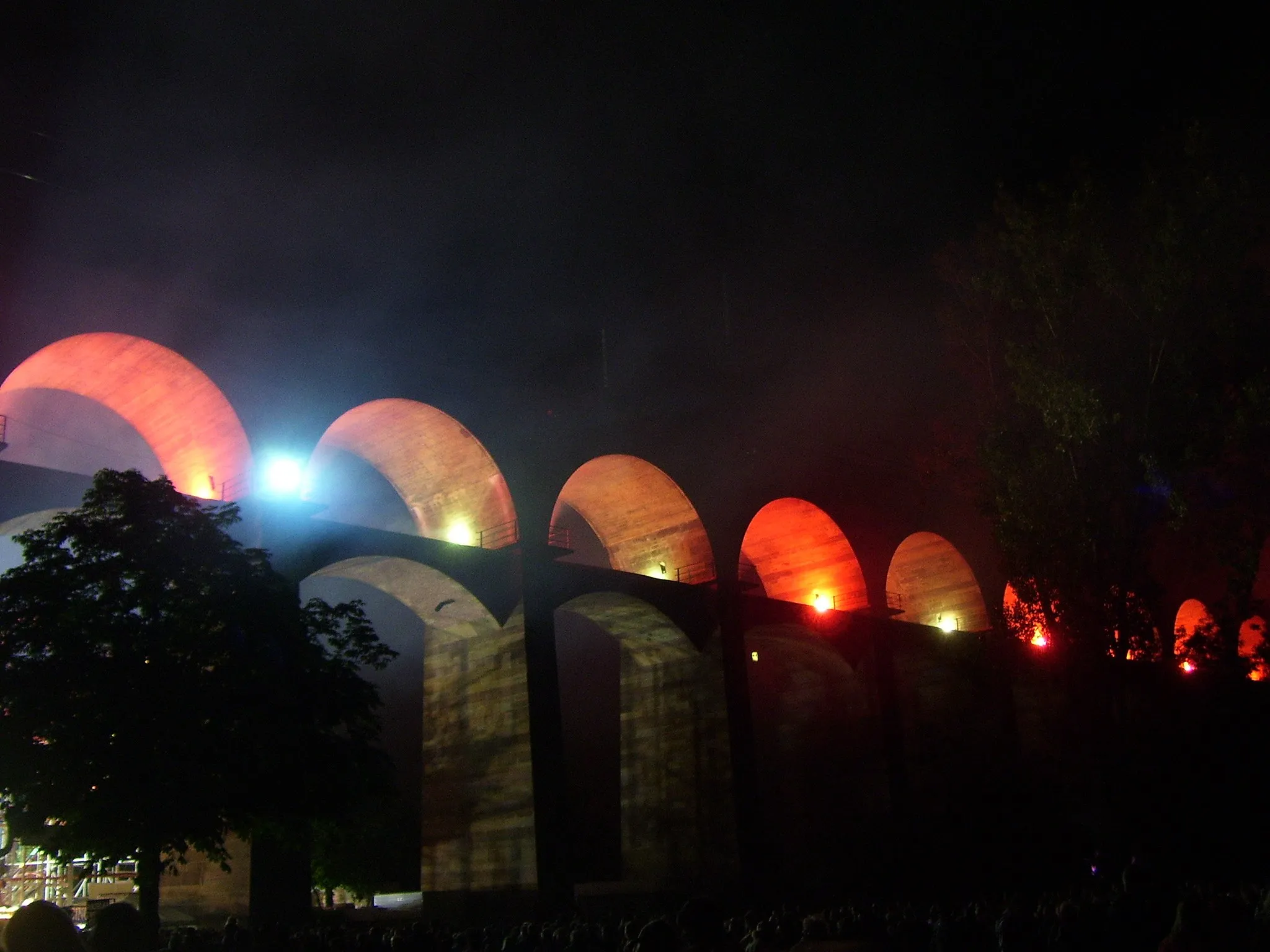 Photo showing: Illumination des Bietigheimer Viadukts beim Feuerwerk auf dem Pferdemarkt am 2.9.2007
