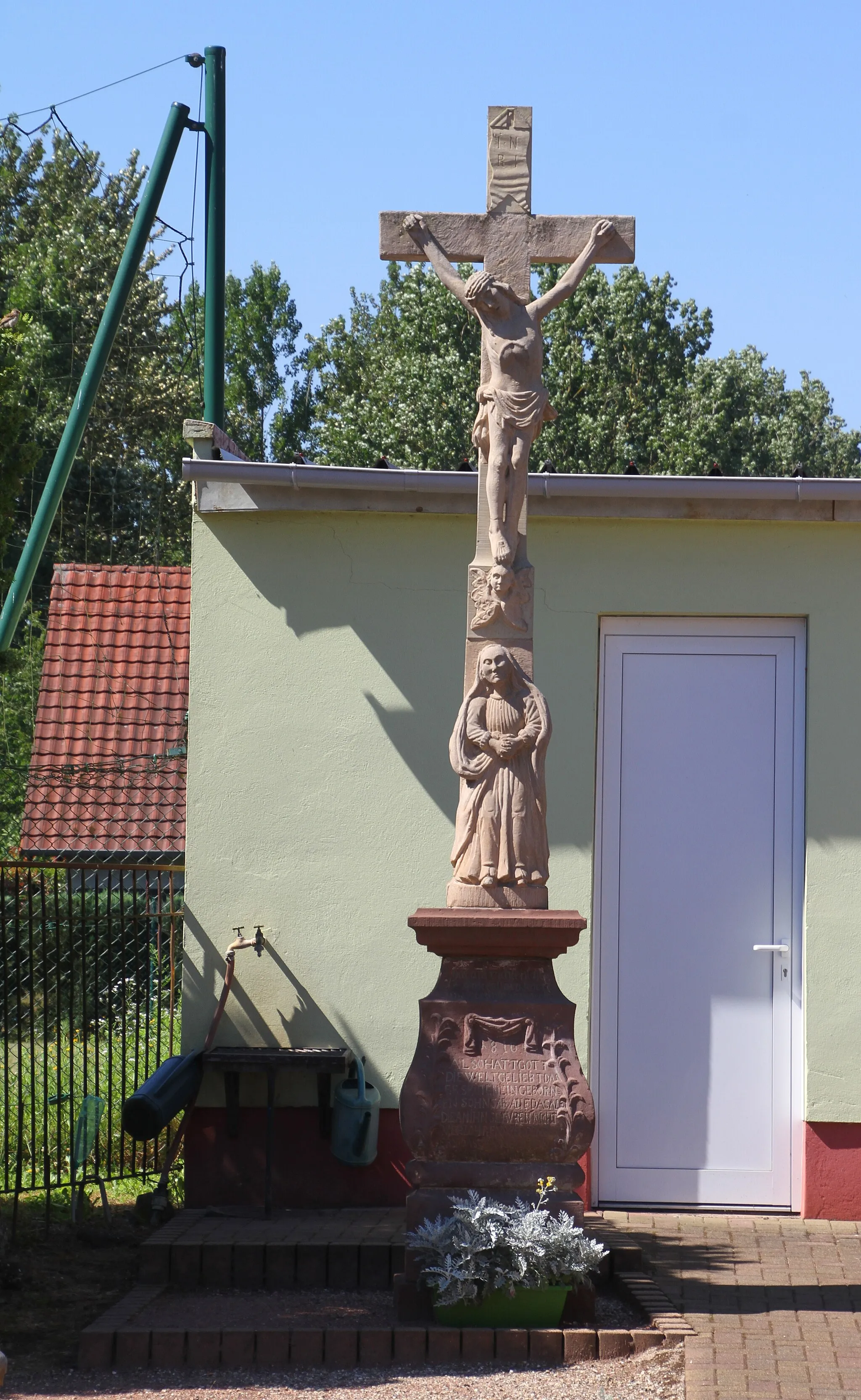 Photo showing: Cemetery cross in Kesseldorf.