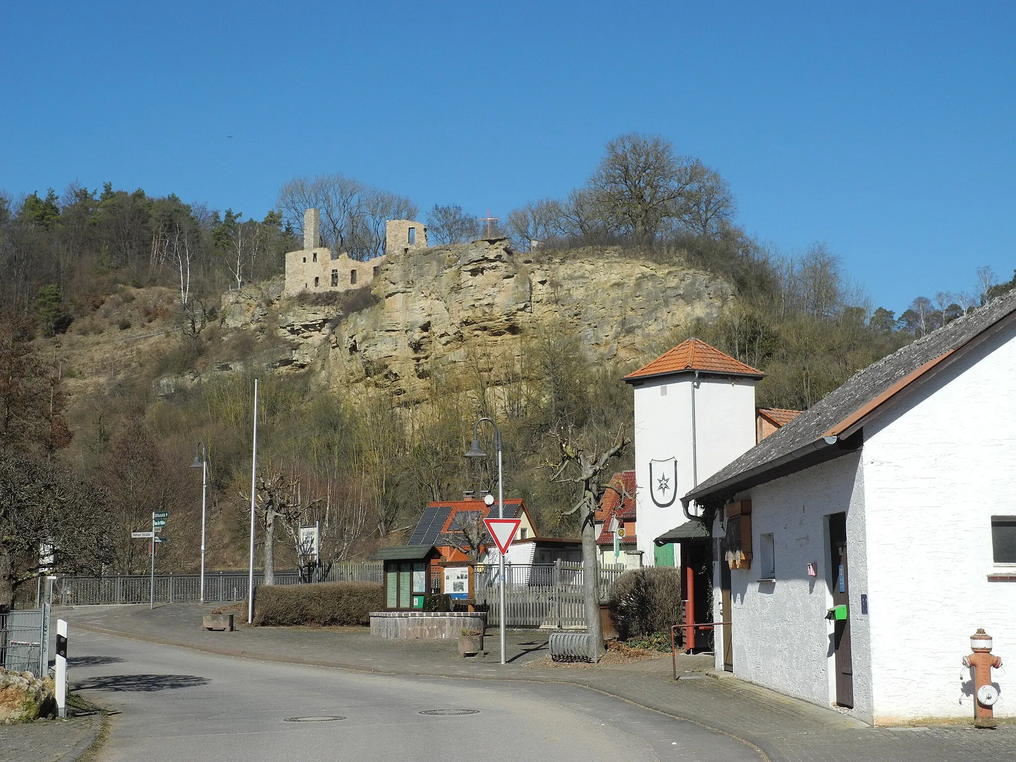 Photo showing: Die Ruine des romanischen Klosters Werbe am Ortsrand von Ober-Werbe, im Landkreis Waldeck-Frankenberg, Hessen, Deutschland.