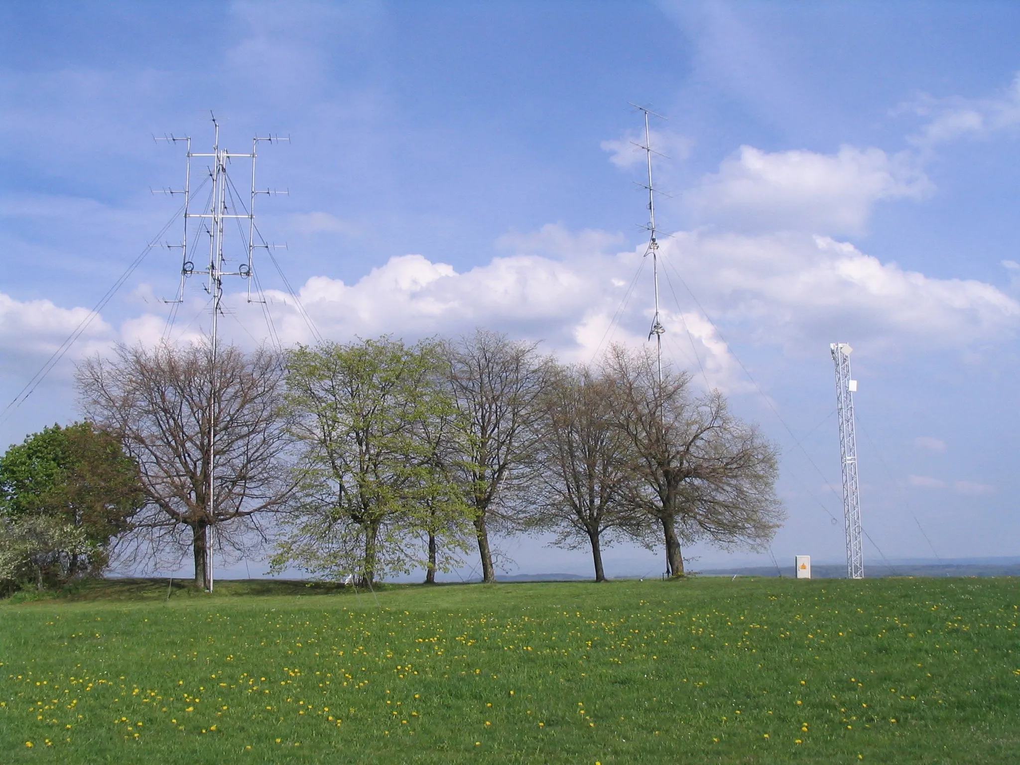 Photo showing: Antennas in the Vogelsberg-Mountains in Hesse, Germany