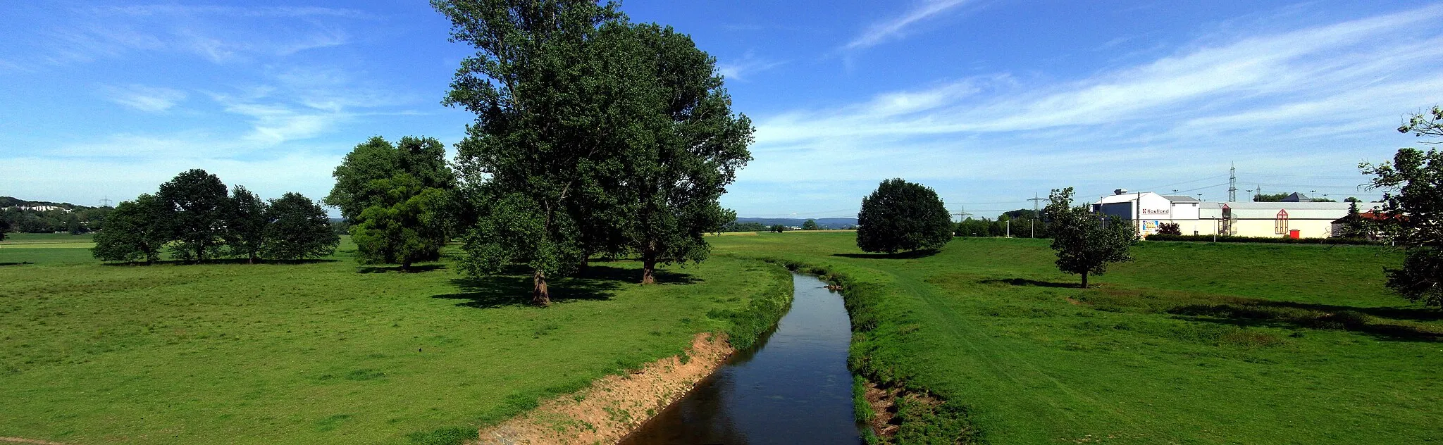 Photo showing: Panorama der Schwalm bei Schwalmstadt am Hochwaserrückhaltebecken
Hinweis: erstellt mit der Freeware Hugin 2010