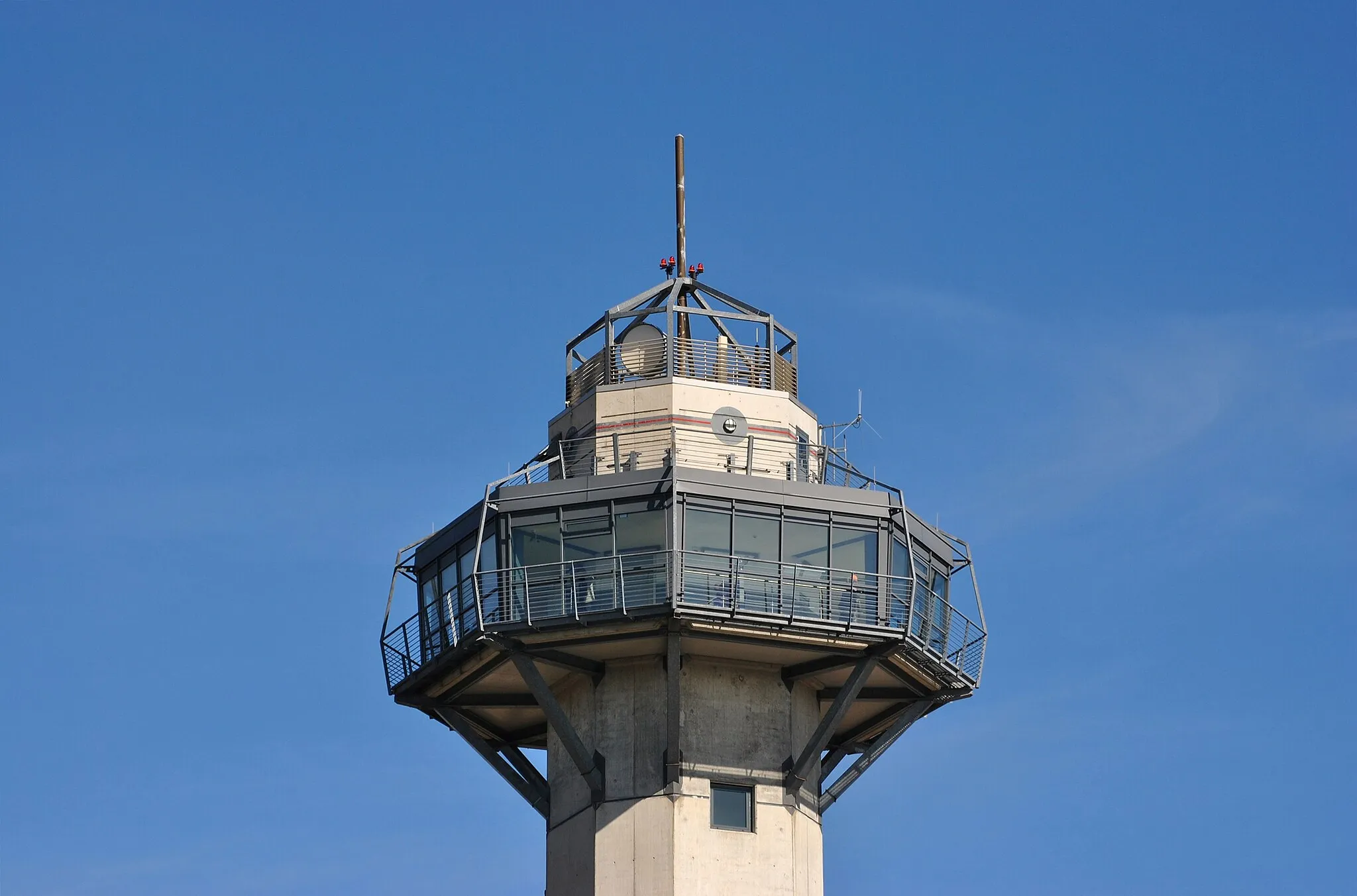 Photo showing: The observation deck and the spire of the German Hochheideturm on the hill Ettelsberg, Willingen, Hesse.