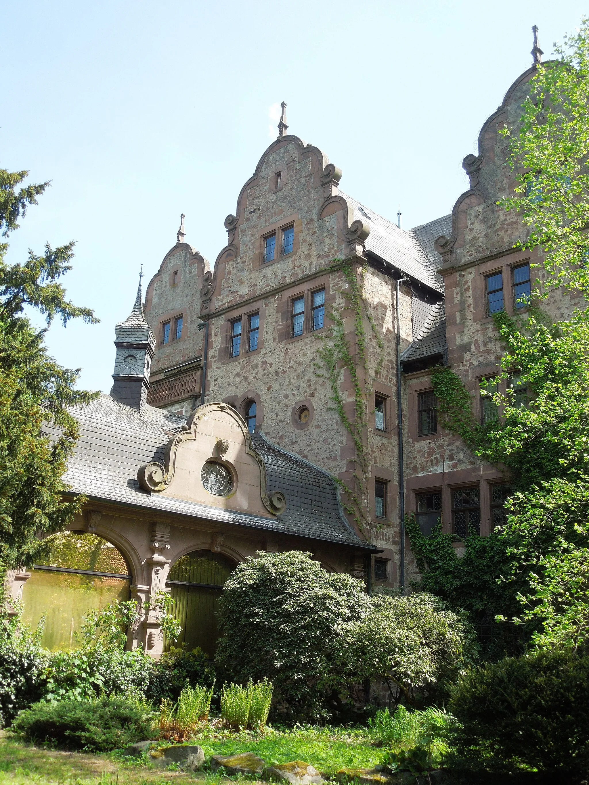 Photo showing: Schloss Dillich, park side, seen from southwest