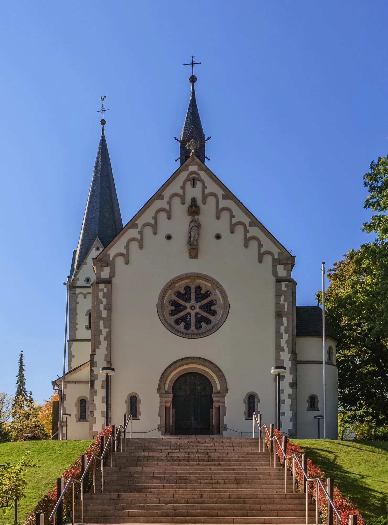 Photo showing: Roman-catholic church in the city of Eschwege, Hesse, Germany, Europe. Inauguration took place 1905.