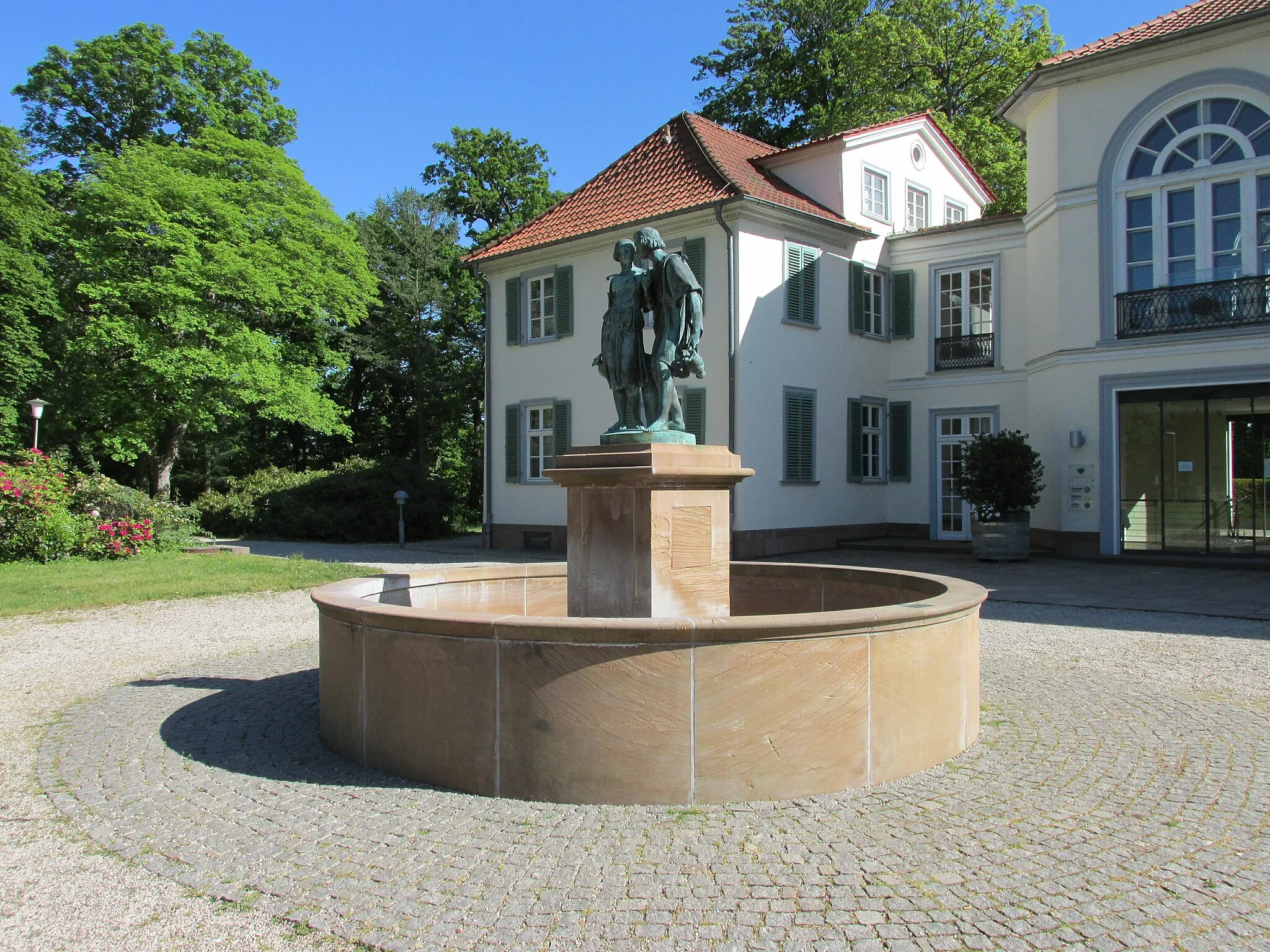 Photo showing: der Brunnen vor dem Schloss Schönfeld in Kassel