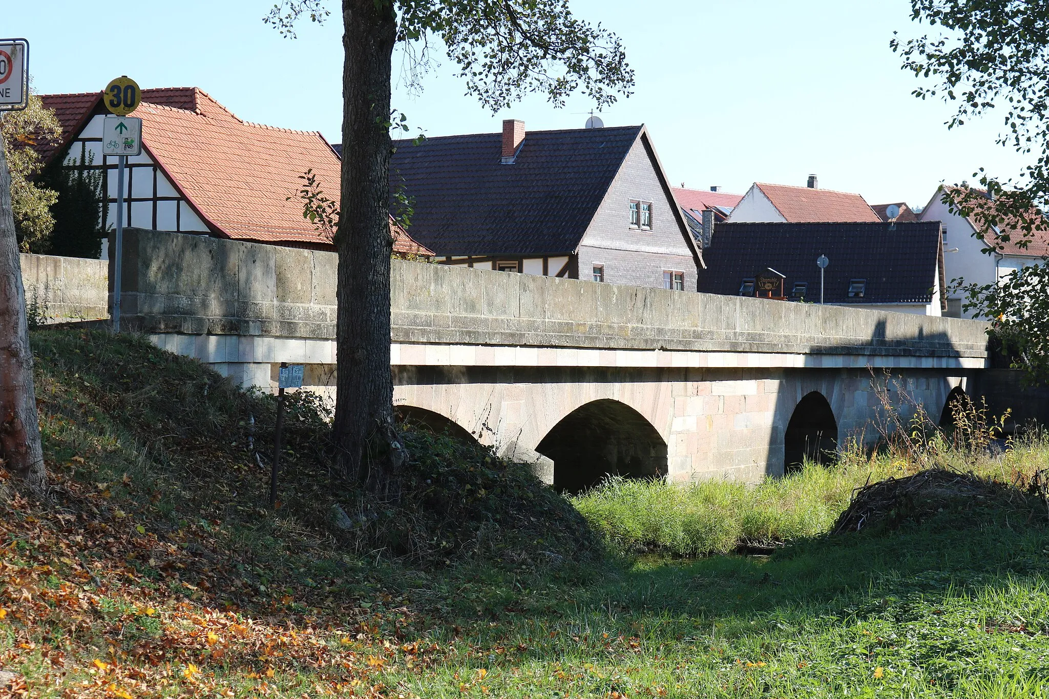 Photo showing: Hainzell; Steinbrücke über die Lüder