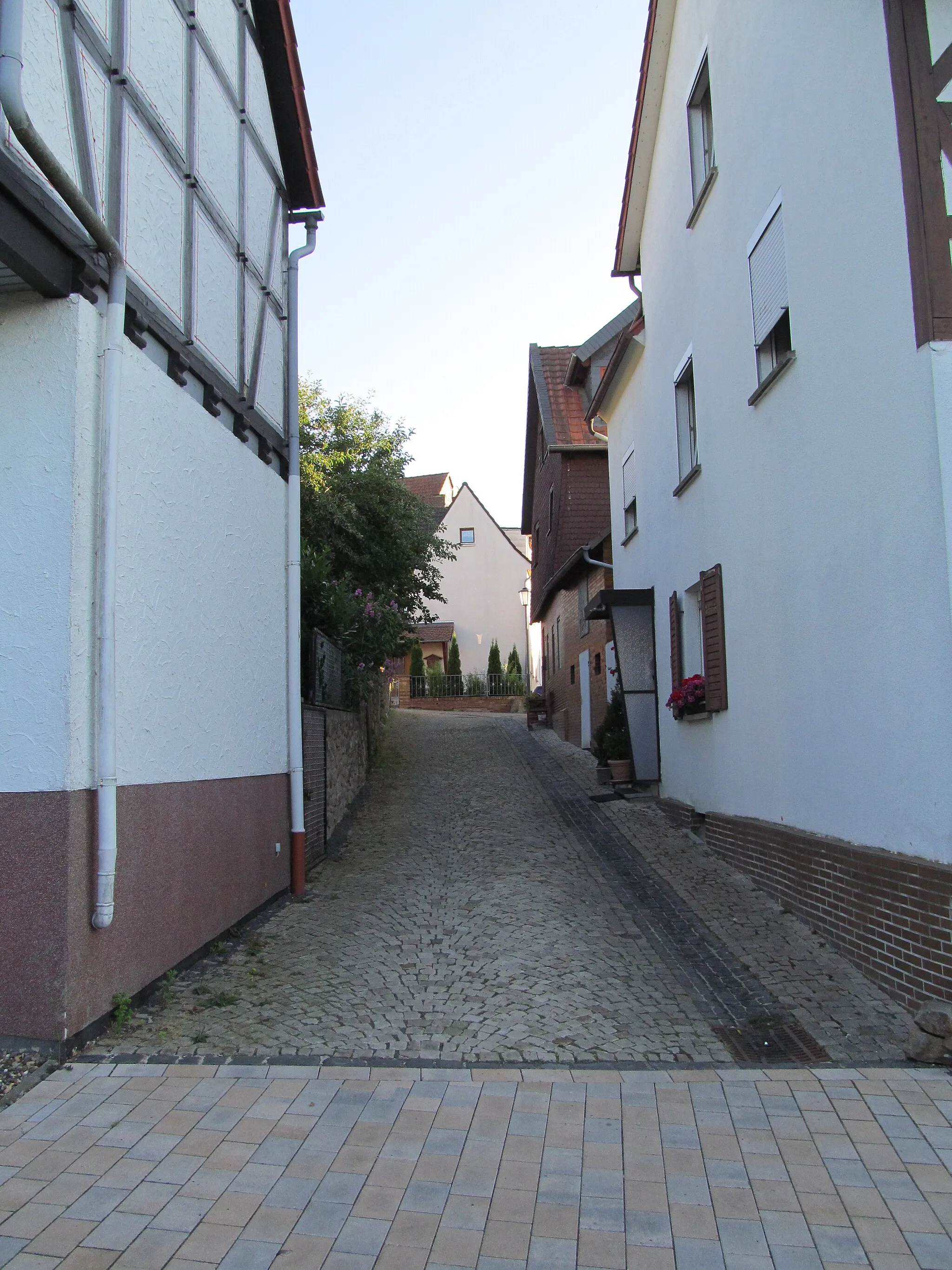 Photo showing: eine Gasse beim Mauerweg in Treysa