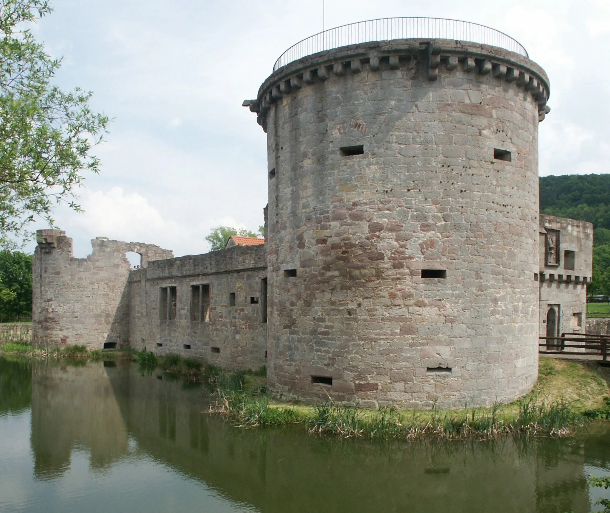 Photo showing: big Tower of Castle Friedewald