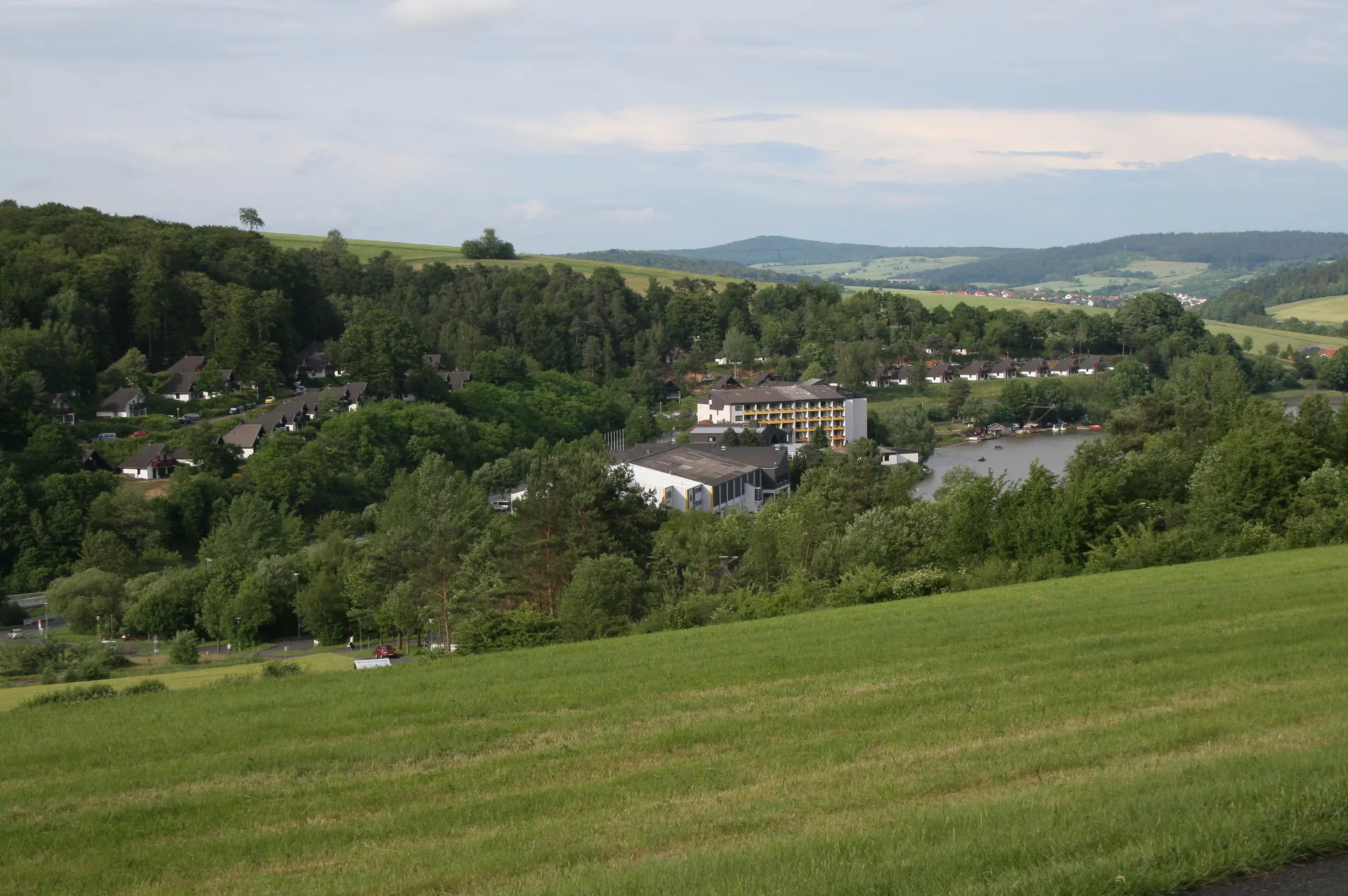 Photo showing: Blick auf den "Seepark Kirchheim" in de:Kirchheim (Hessen)