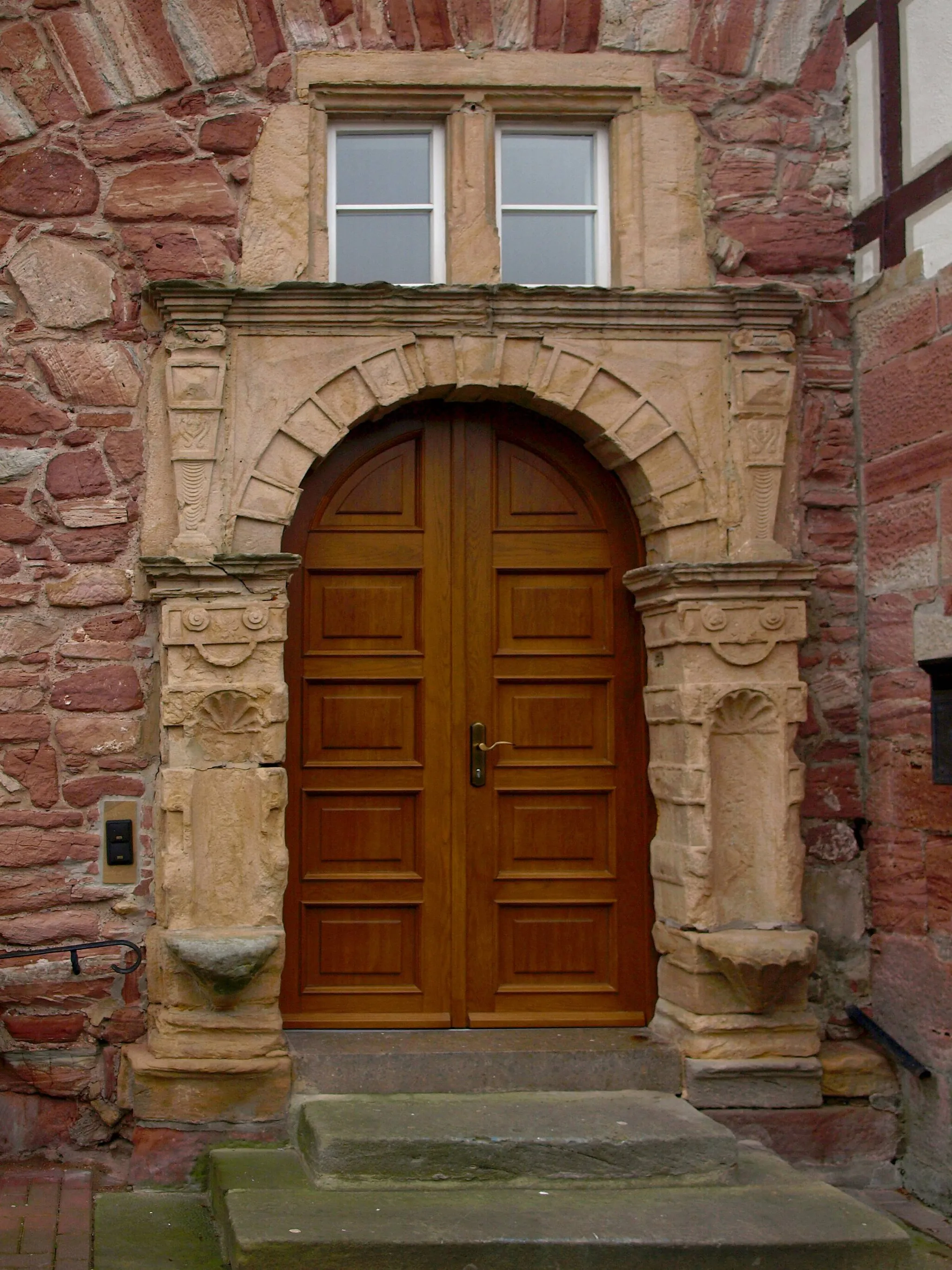 Photo showing: ground floor entrance to the former manor-house of the family von Cornberg in Wildeck-Richelsdorf.