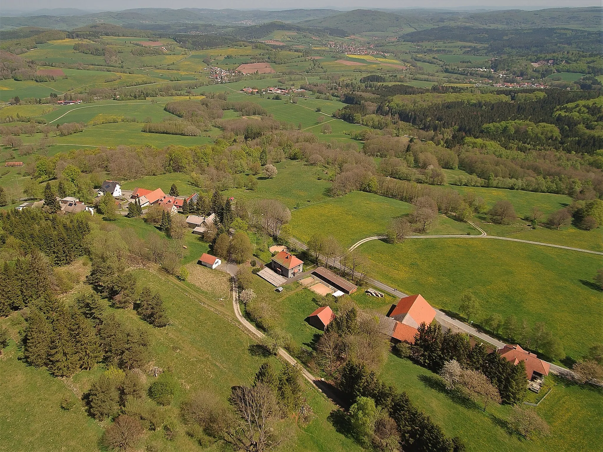 Photo showing: Ortsteil Danzwiesen (Hofbieber), im Hintergrund Ortsteile von Hilders