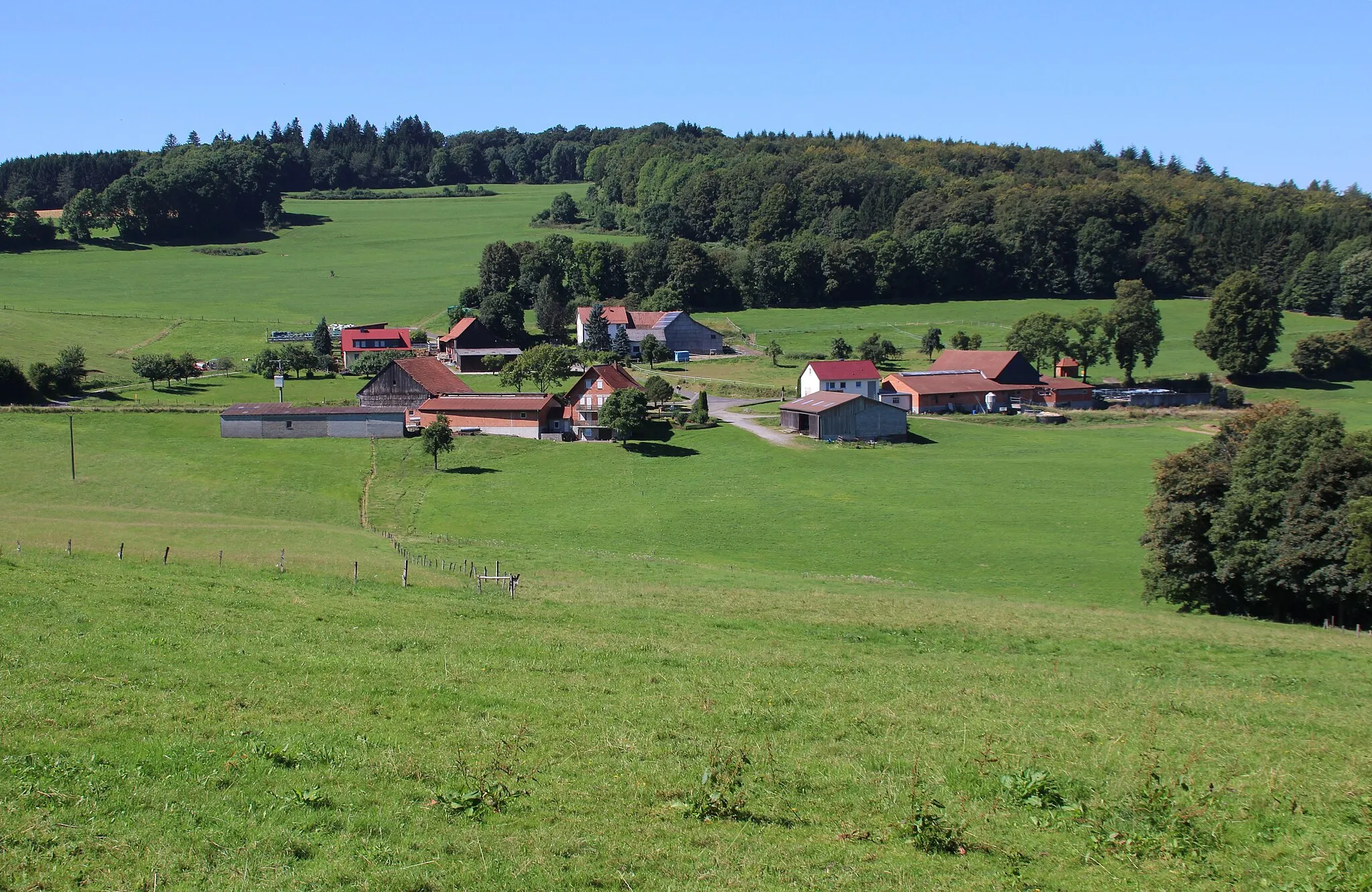 Photo showing: Der Weiler Steens, Gemeinde Hofbieber, Hessische Rhön